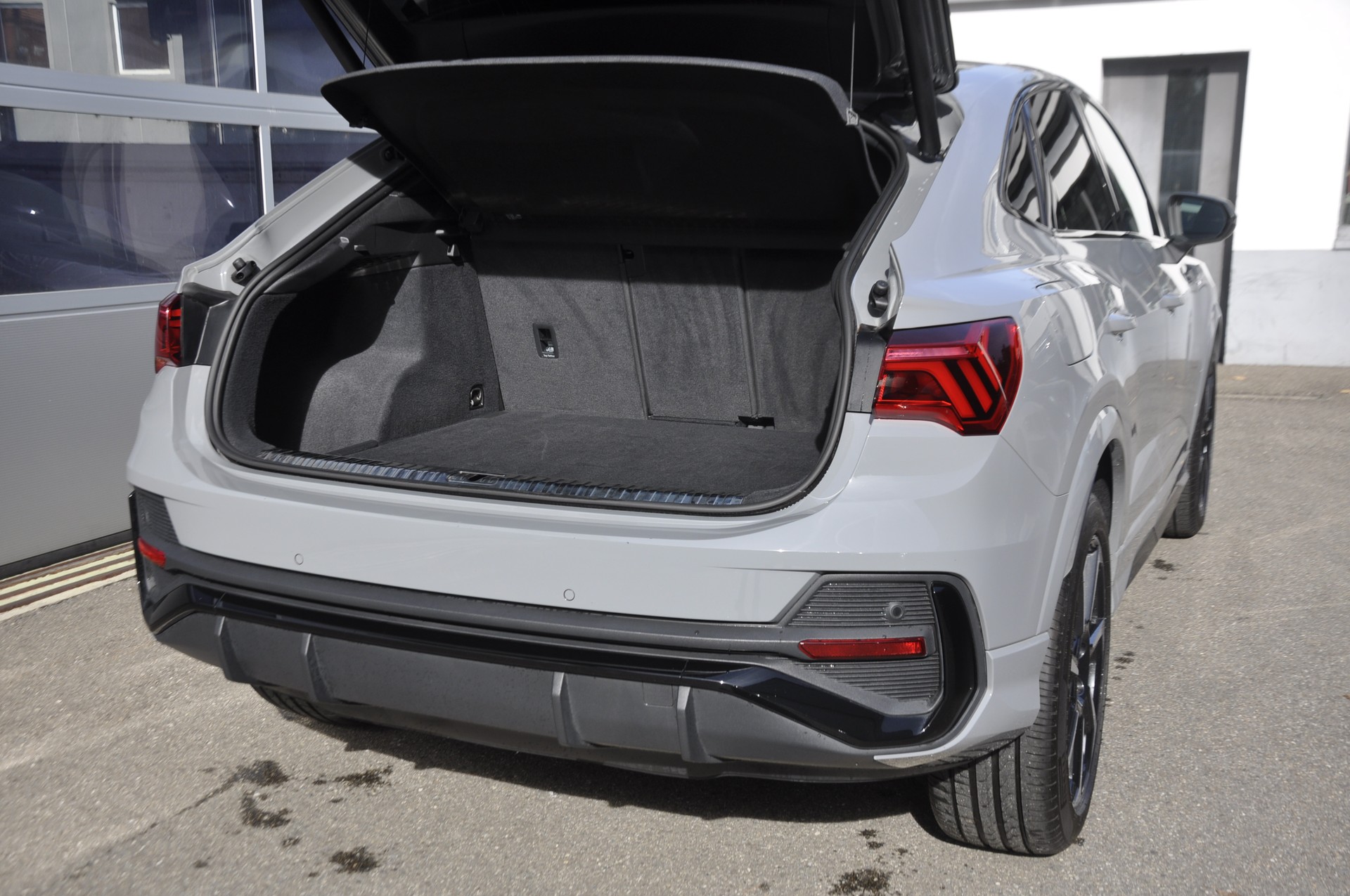 AUDI Q3 Sportback 45 TFSI S line quattro S-tronic-image-14