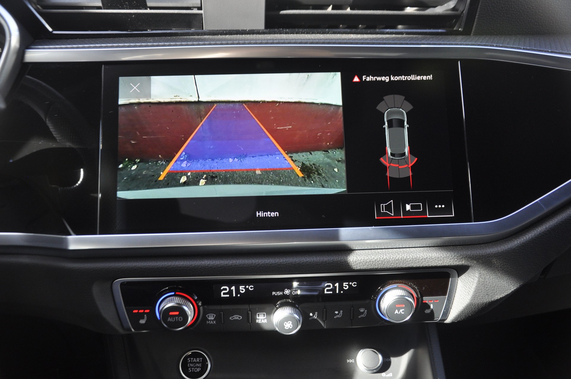 AUDI Q3 Sportback 45 TFSI S line quattro S-tronic-image-10
