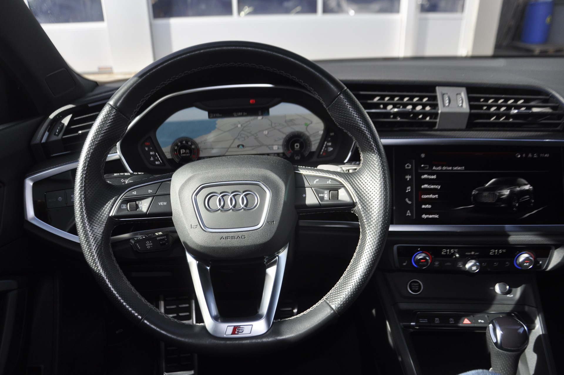 AUDI Q3 Sportback 45 TFSI S line quattro S-tronic-image-9