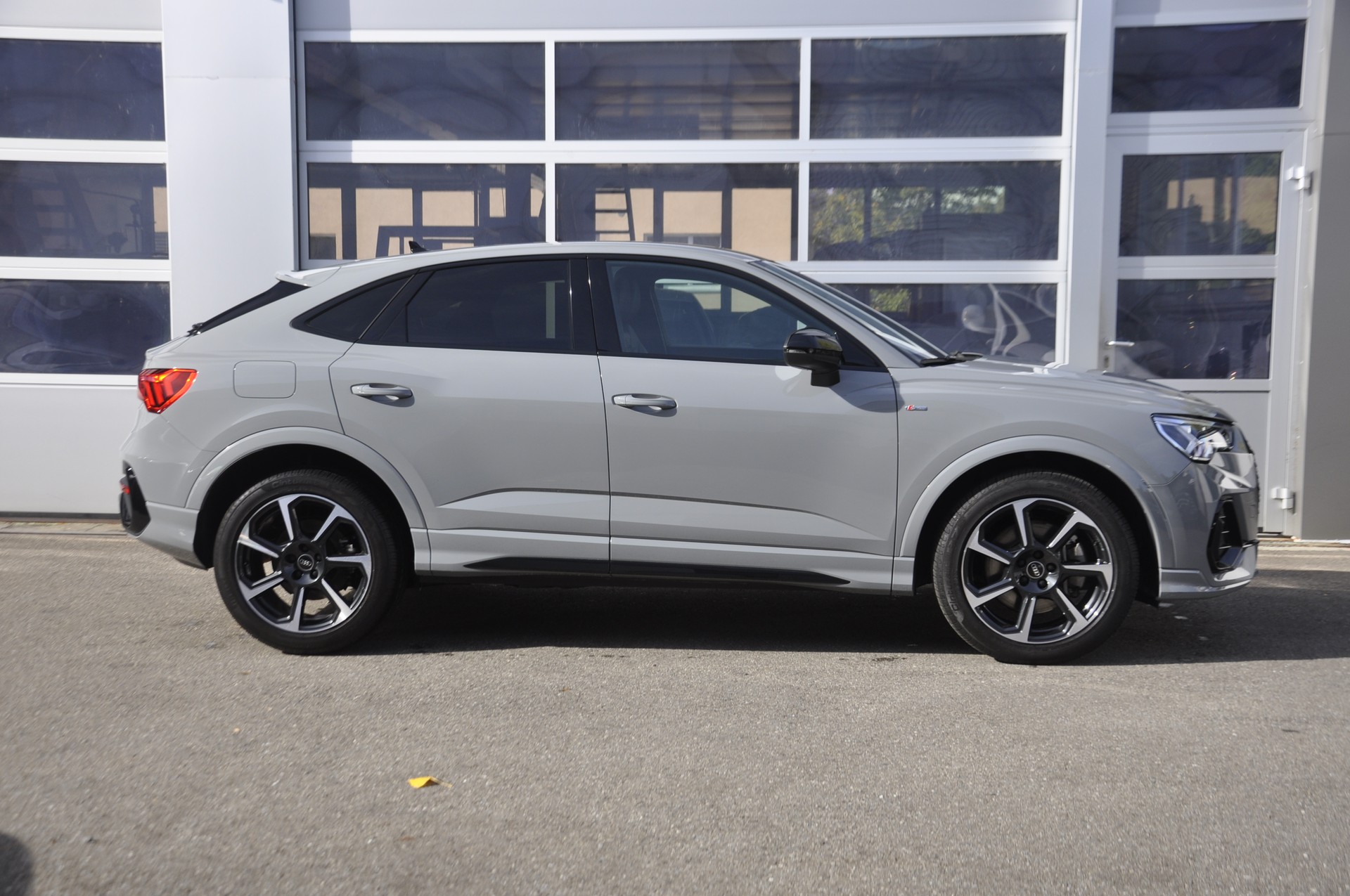 AUDI Q3 Sportback 45 TFSI S line quattro S-tronic-image-1