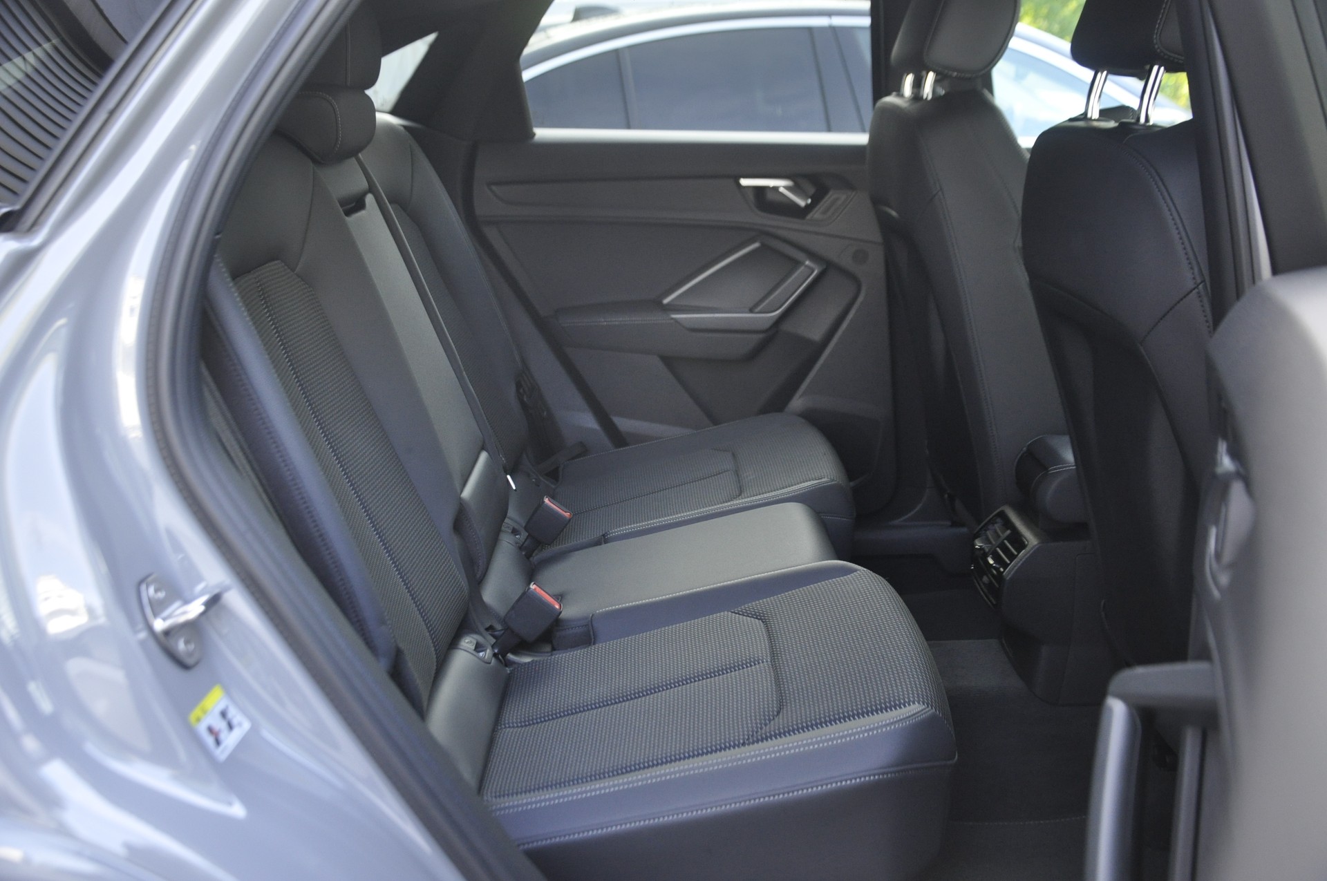 AUDI Q3 Sportback 45 TFSI S line quattro S-tronic-image-8