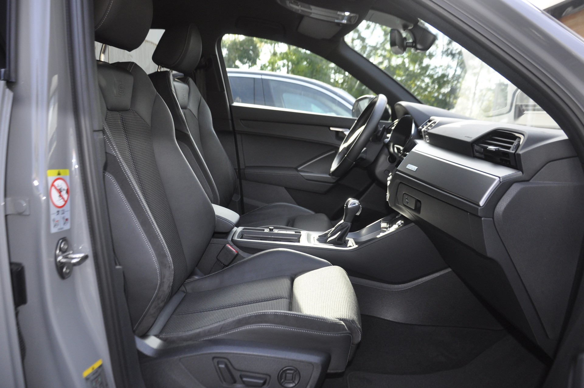 AUDI Q3 Sportback 45 TFSI S line quattro S-tronic-image-7