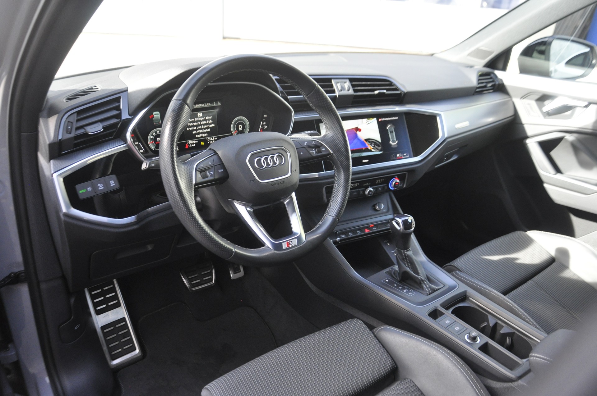 AUDI Q3 Sportback 45 TFSI S line quattro S-tronic-image-5