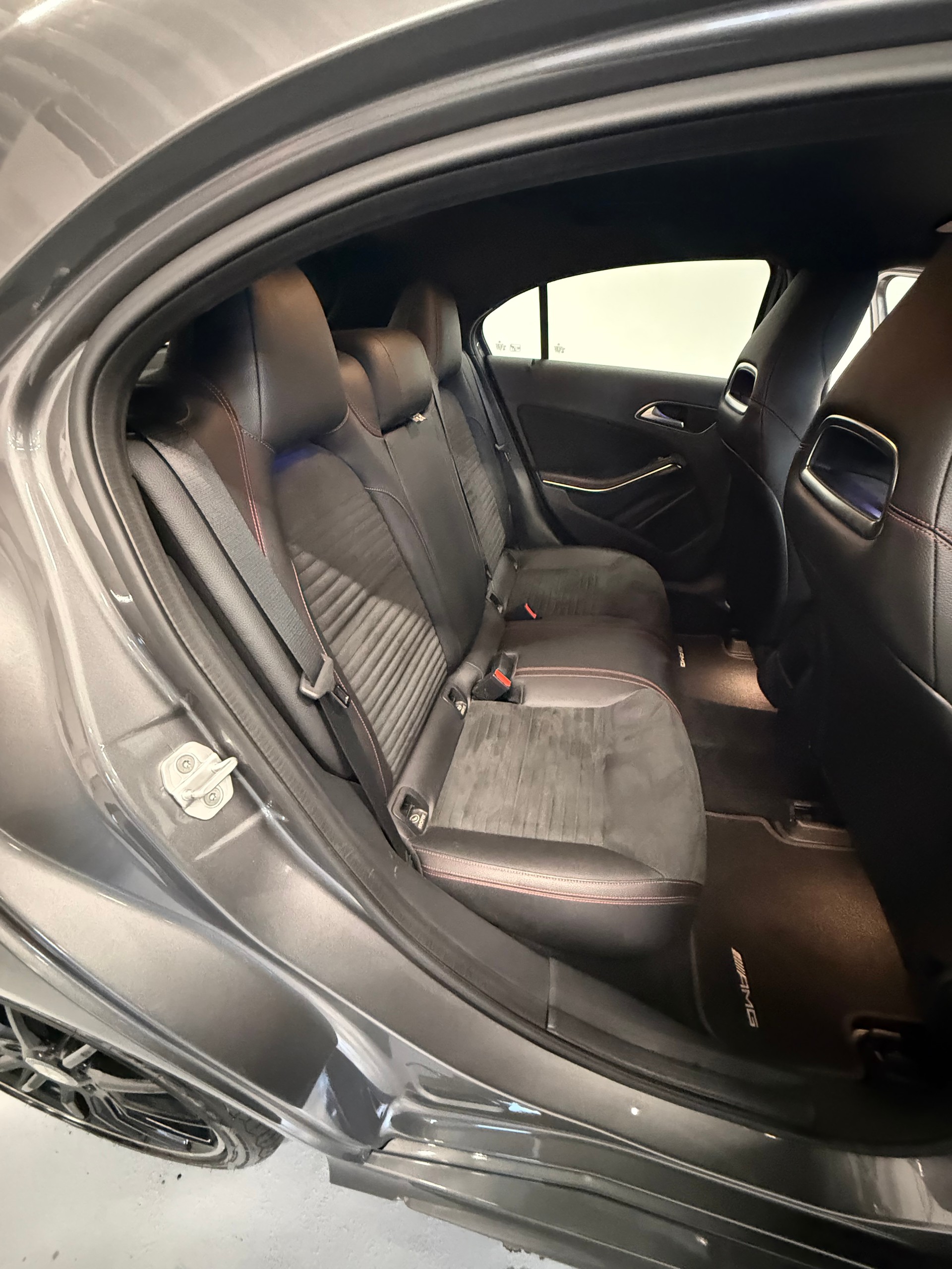 MERCEDES-BENZ A 250 AMG Line 4Matic 7G-DCT-image-13