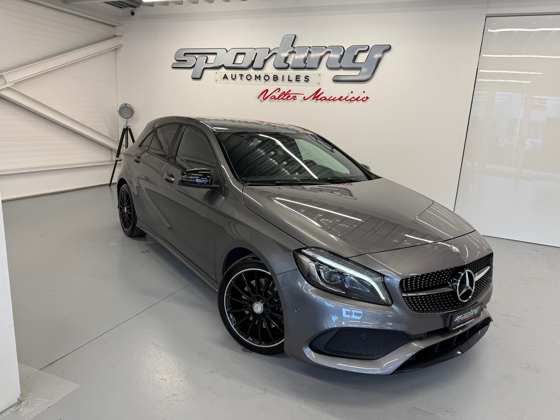 MERCEDES-BENZ A 250 AMG Line 4Matic 7G-DCT-image-1
