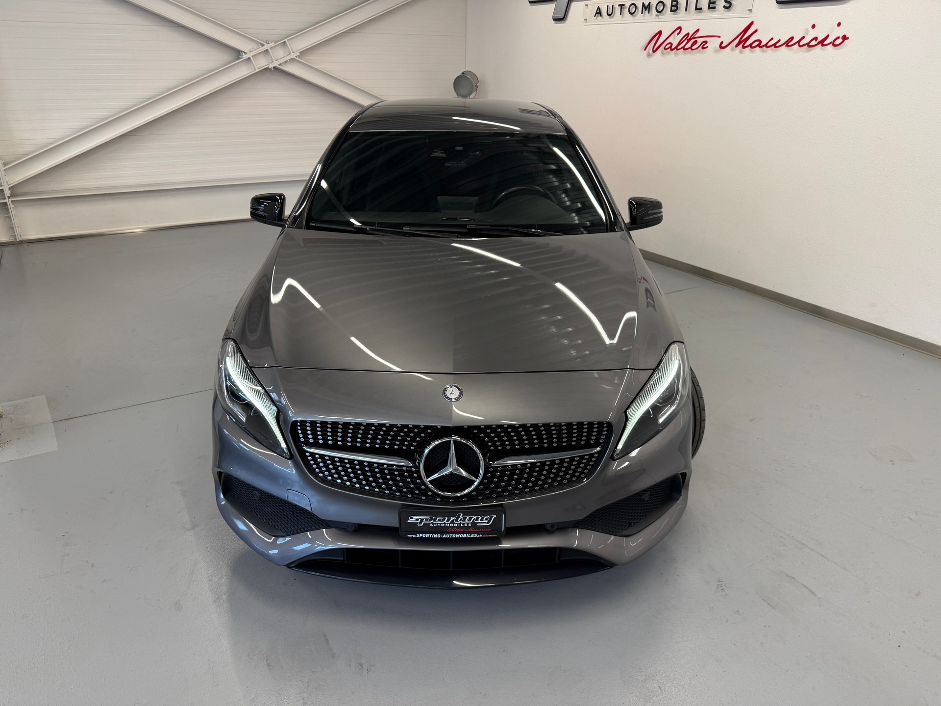 MERCEDES-BENZ A 250 AMG Line 4Matic 7G-DCT-image-3