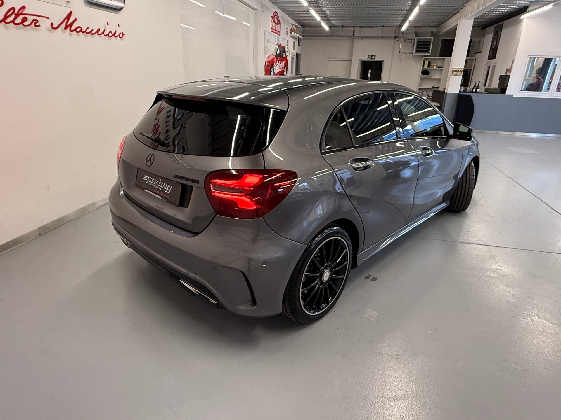 MERCEDES-BENZ A 250 AMG Line 4Matic 7G-DCT-image-6