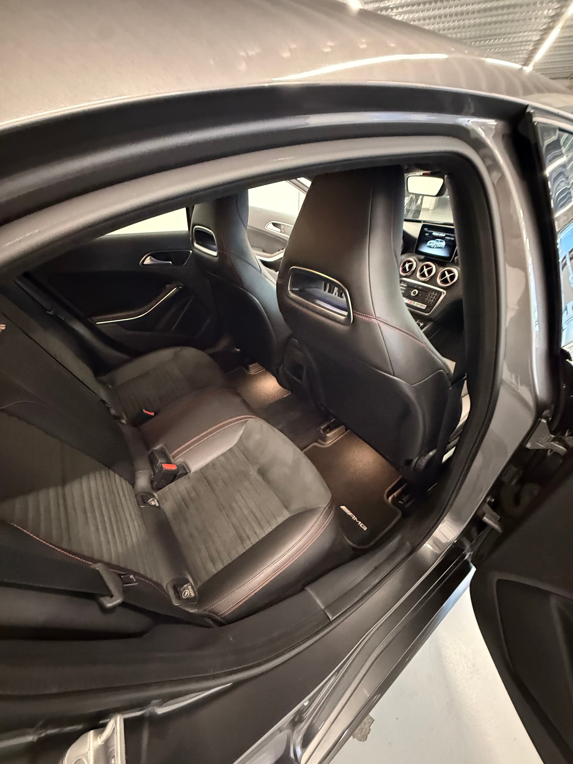 MERCEDES-BENZ A 250 AMG Line 4Matic 7G-DCT-image-14