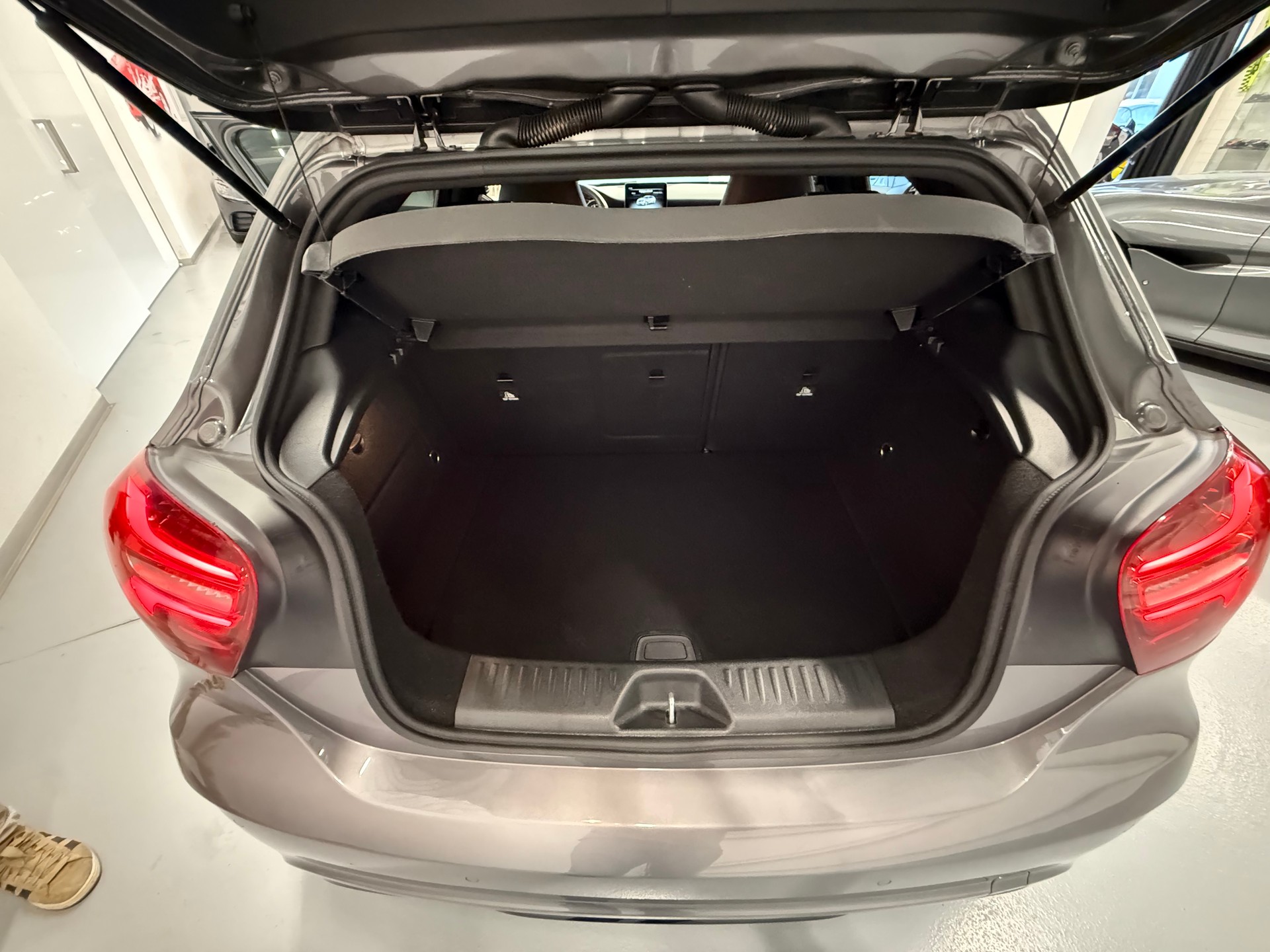 MERCEDES-BENZ A 250 AMG Line 4Matic 7G-DCT-image-15