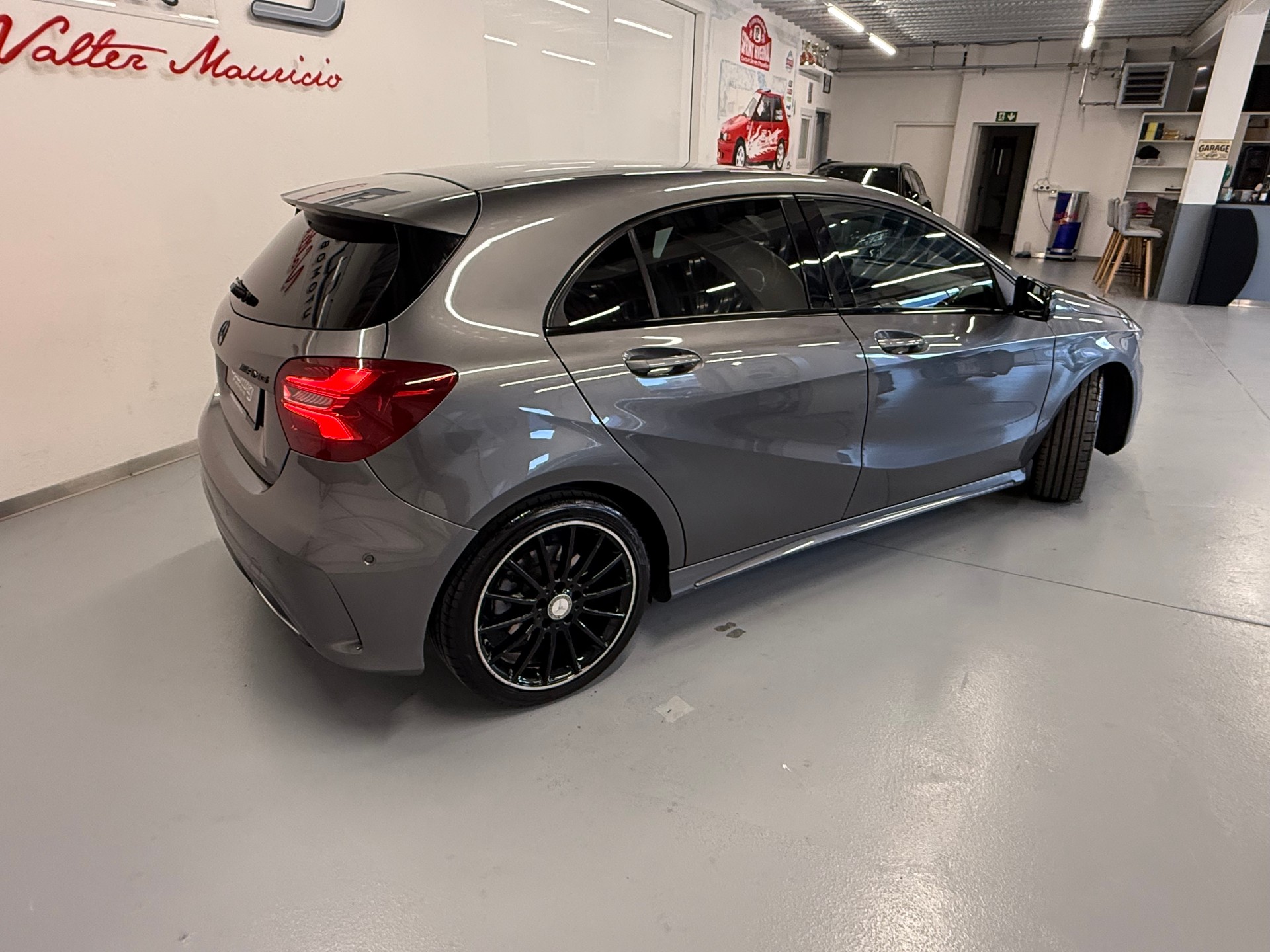 MERCEDES-BENZ A 250 AMG Line 4Matic 7G-DCT-image-5