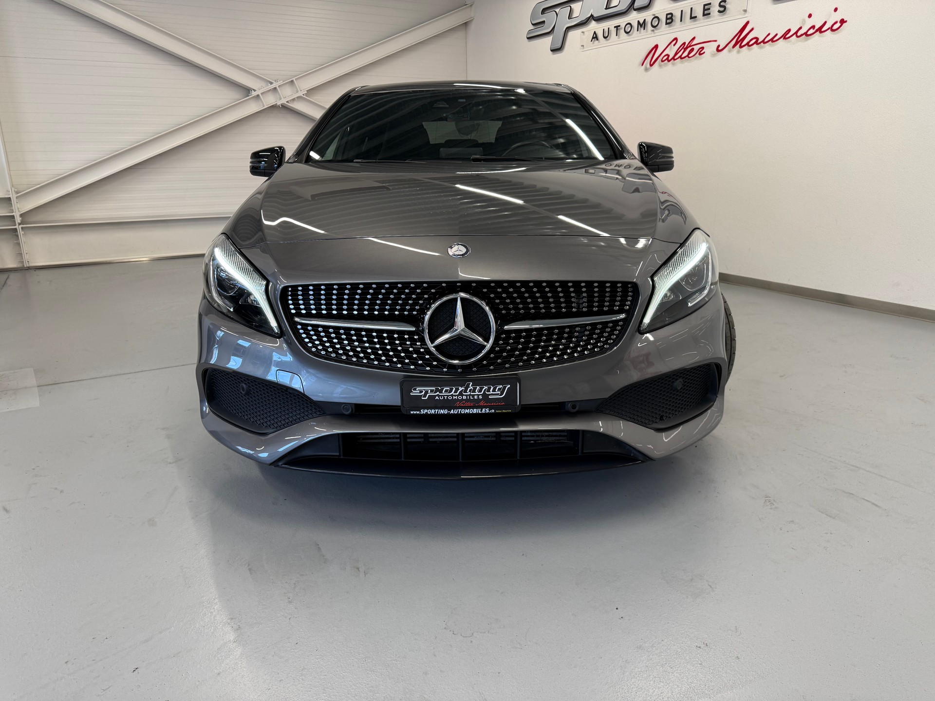 MERCEDES-BENZ A 250 AMG Line 4Matic 7G-DCT-image-4
