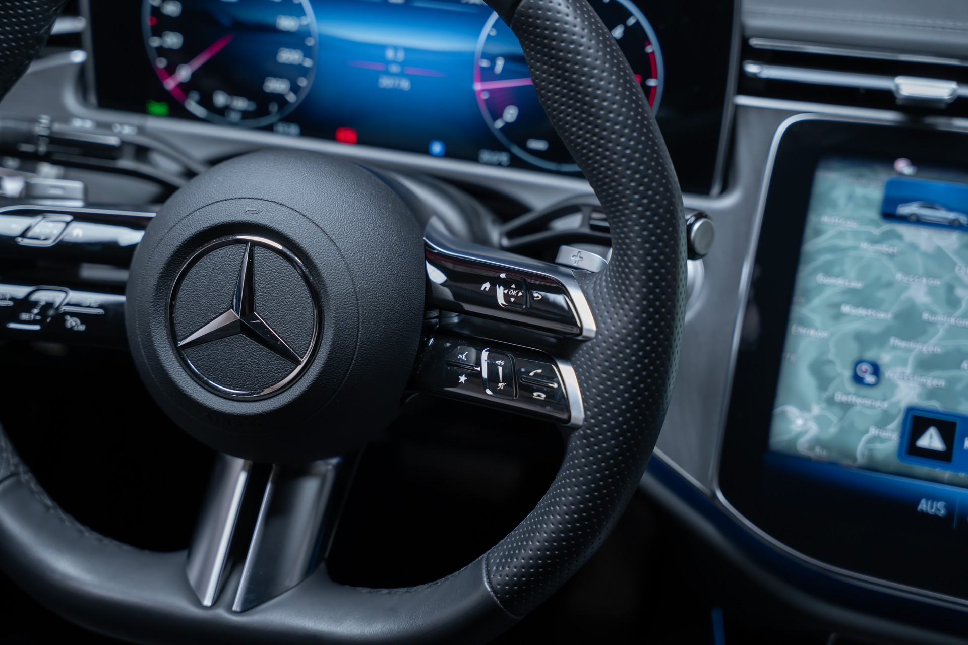 MERCEDES-BENZ E 220 d AMG Line 4matic / 360°Kamera / Ambientebeleuchtung-image-25