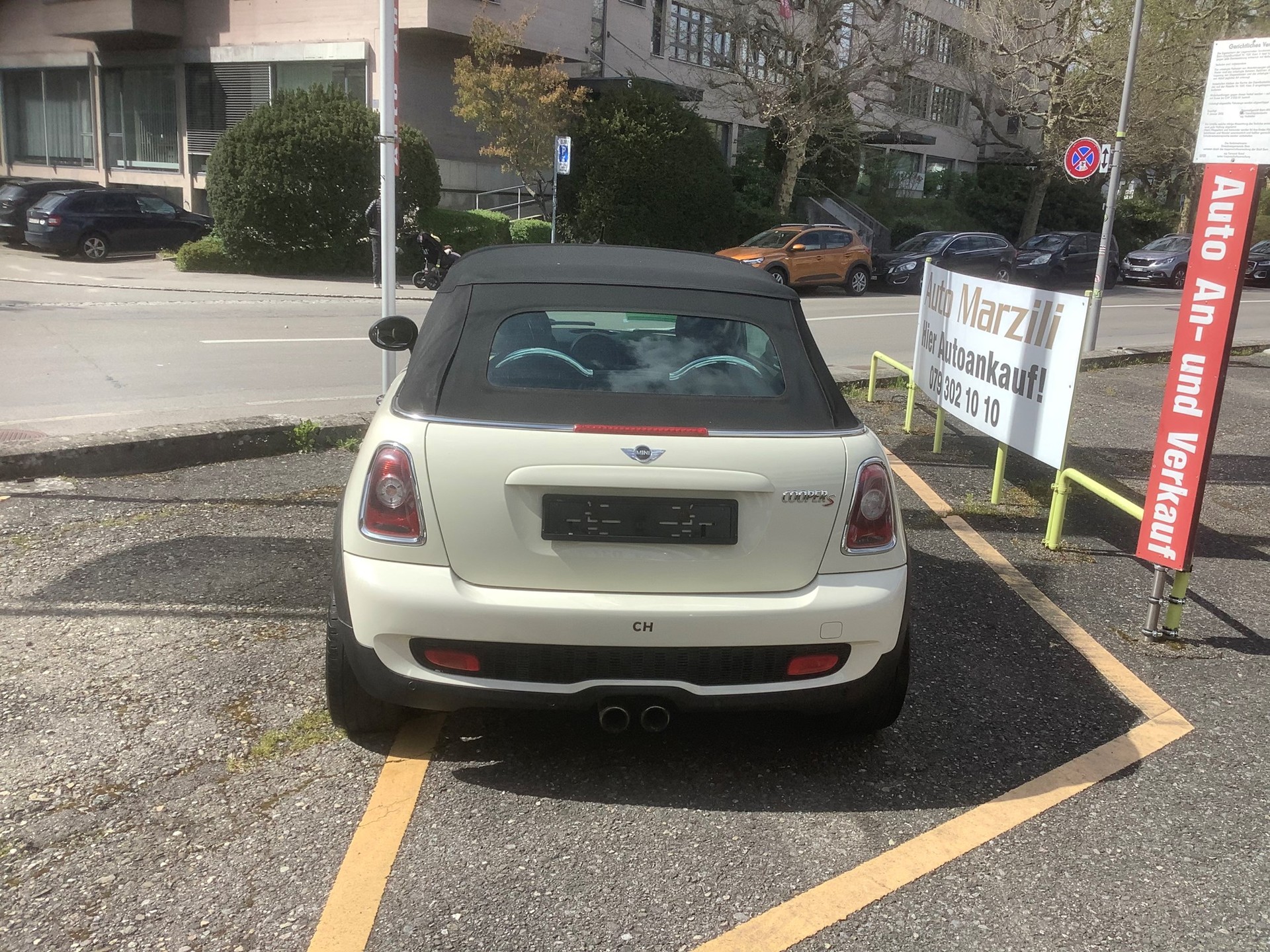 MINI Cooper S Cabriolet-image-2