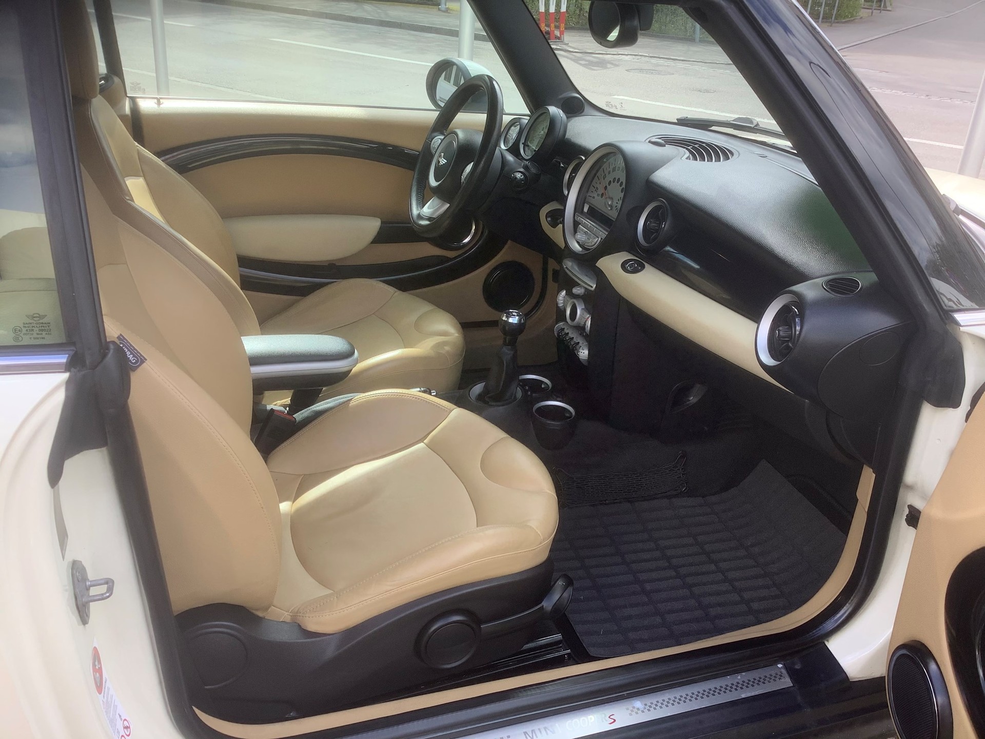 MINI Cooper S Cabriolet-image-15
