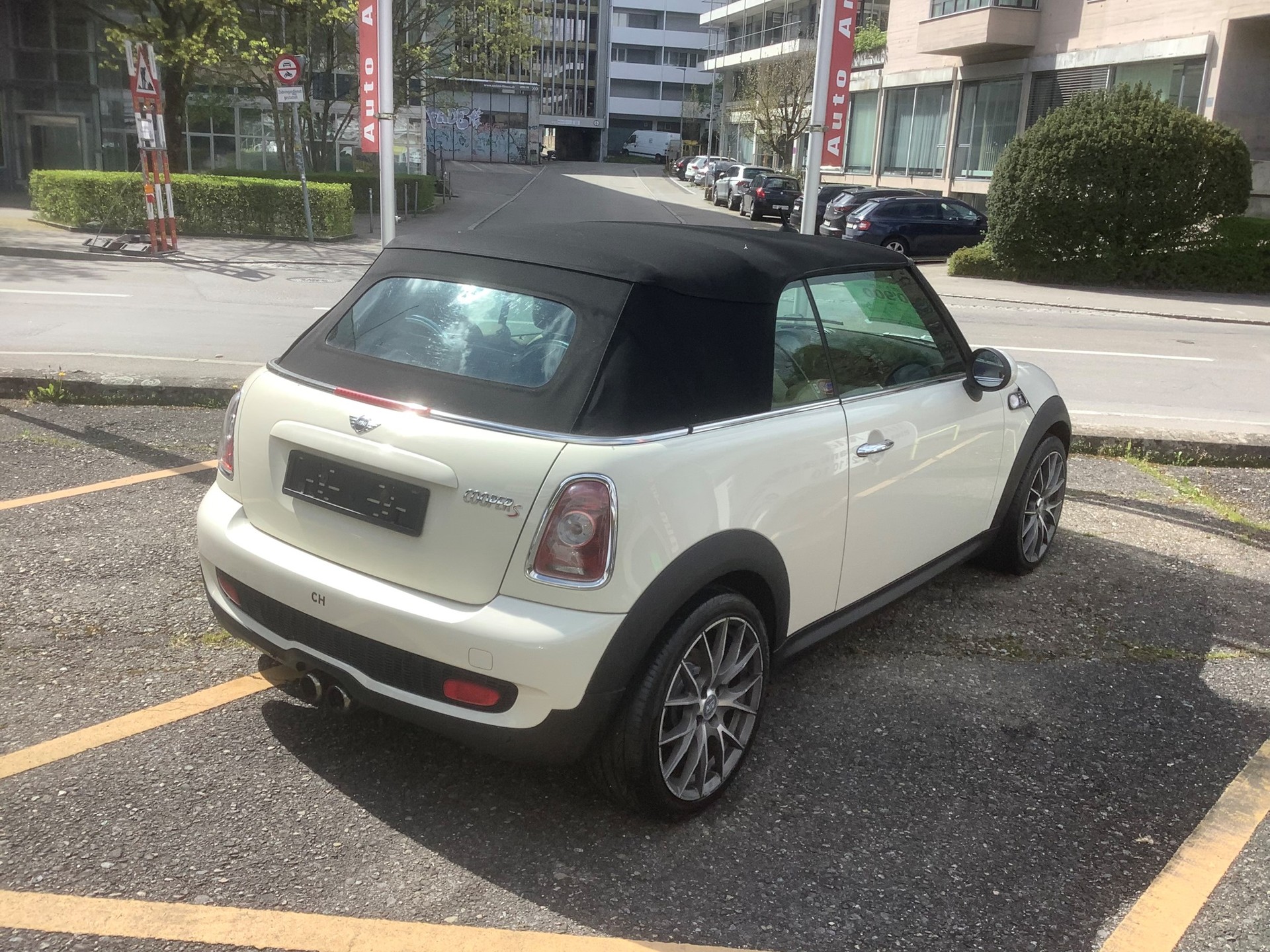 MINI Cooper S Cabriolet-image-1