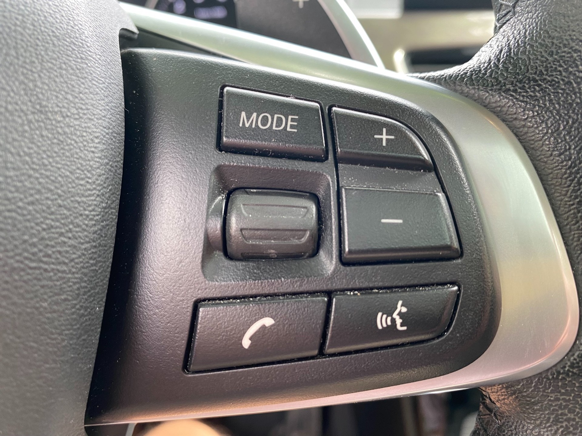 BMW X1 xDrive 20i xLine Steptronic-image-17