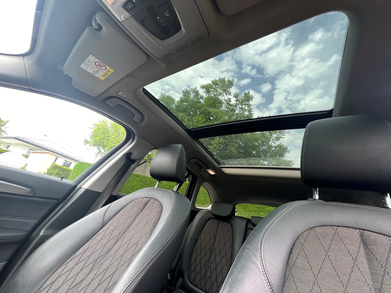 BMW X1 xDrive 20i xLine Steptronic-image-1