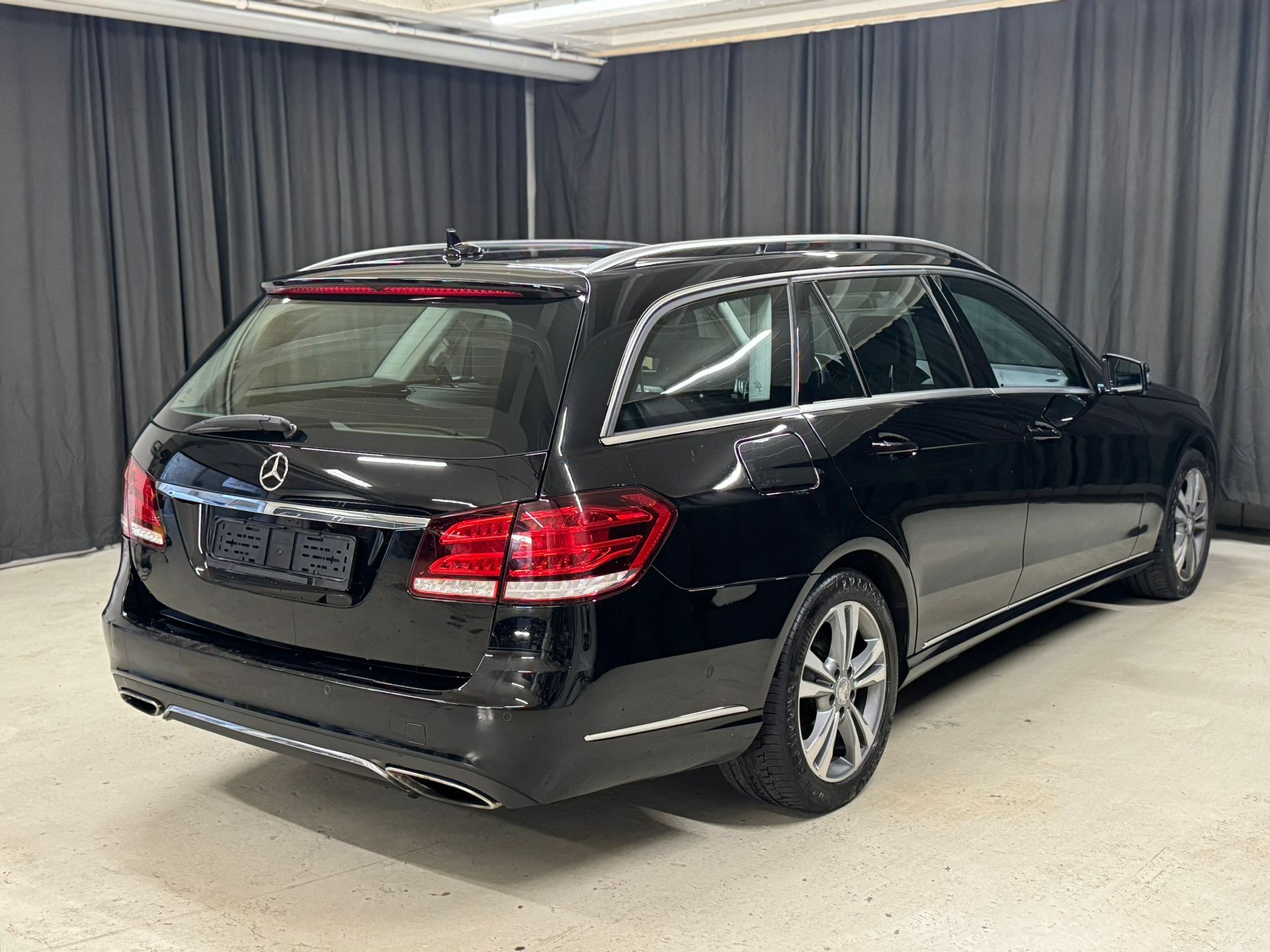 MERCEDES-BENZ E 350 BlueTEC 4Matic 7G-Tronic-image-4