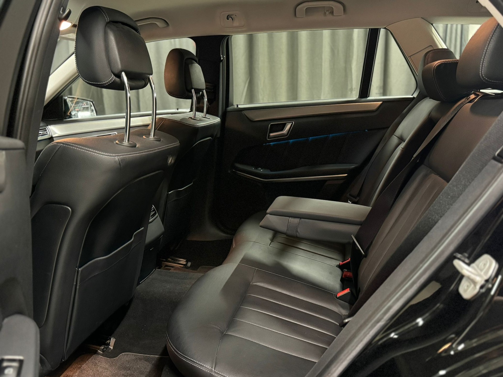 MERCEDES-BENZ E 350 BlueTEC 4Matic 7G-Tronic-image-11