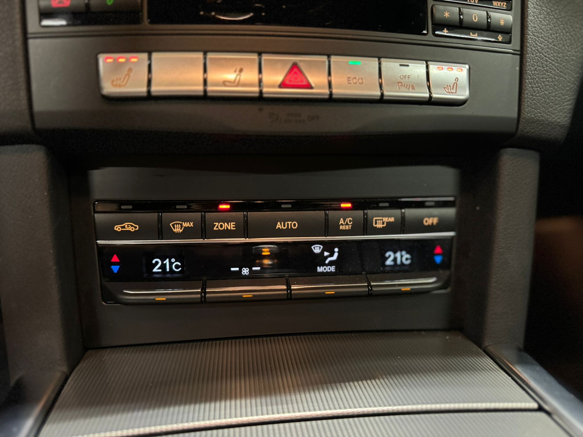 MERCEDES-BENZ E 350 BlueTEC 4Matic 7G-Tronic-image-9