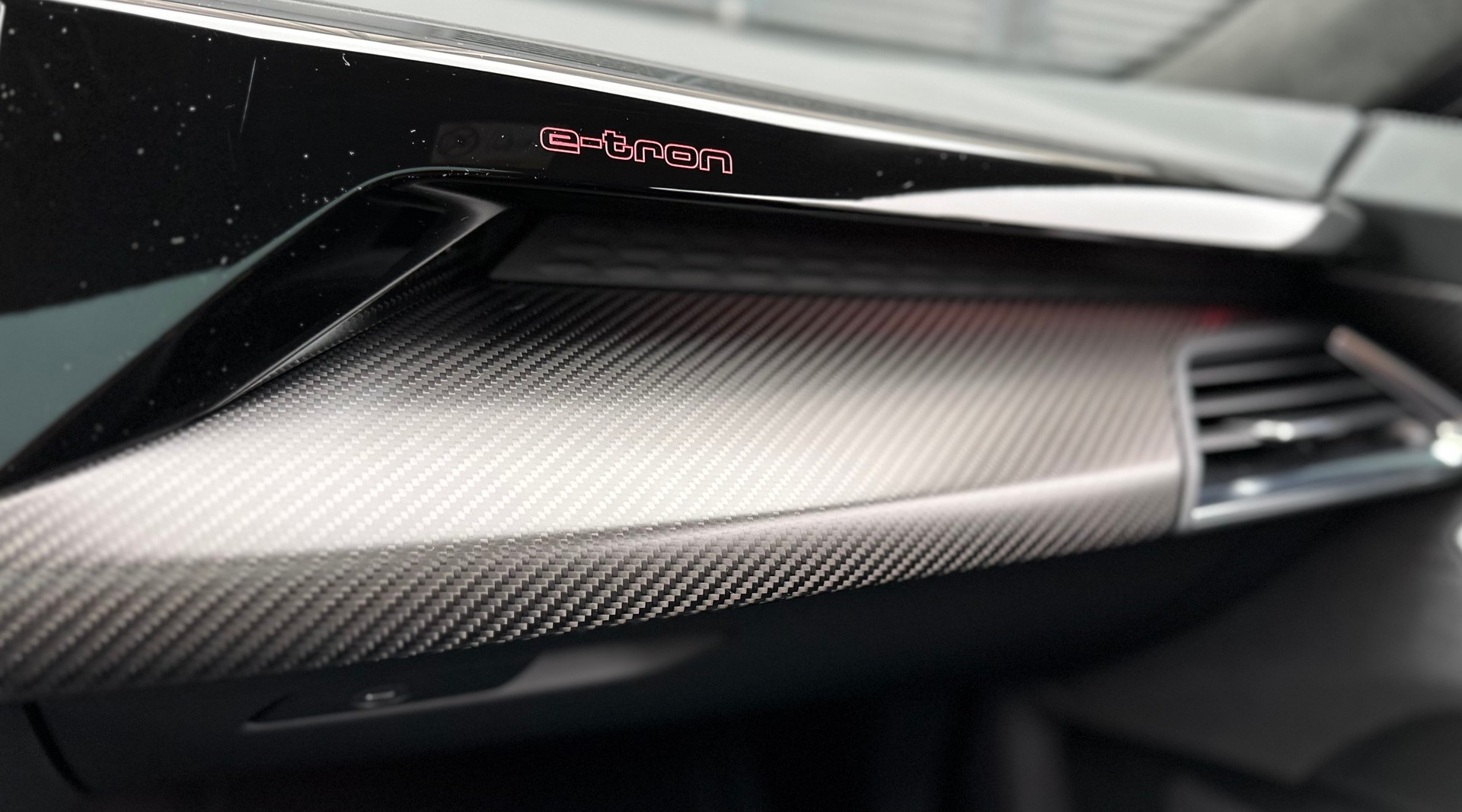 AUDI RS e-tron GT quattro-image-13