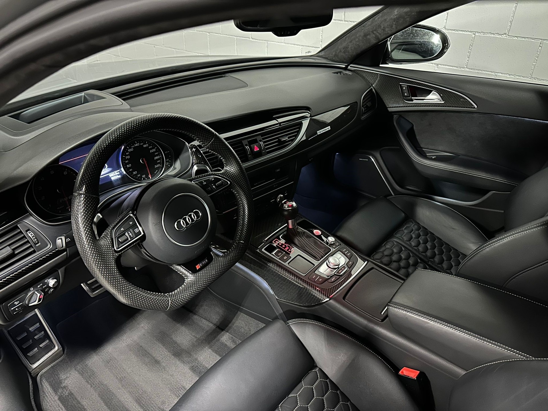 AUDI RS6 Avant 4.0 TFSI V8 performance quattro Vollausstattung-image-7