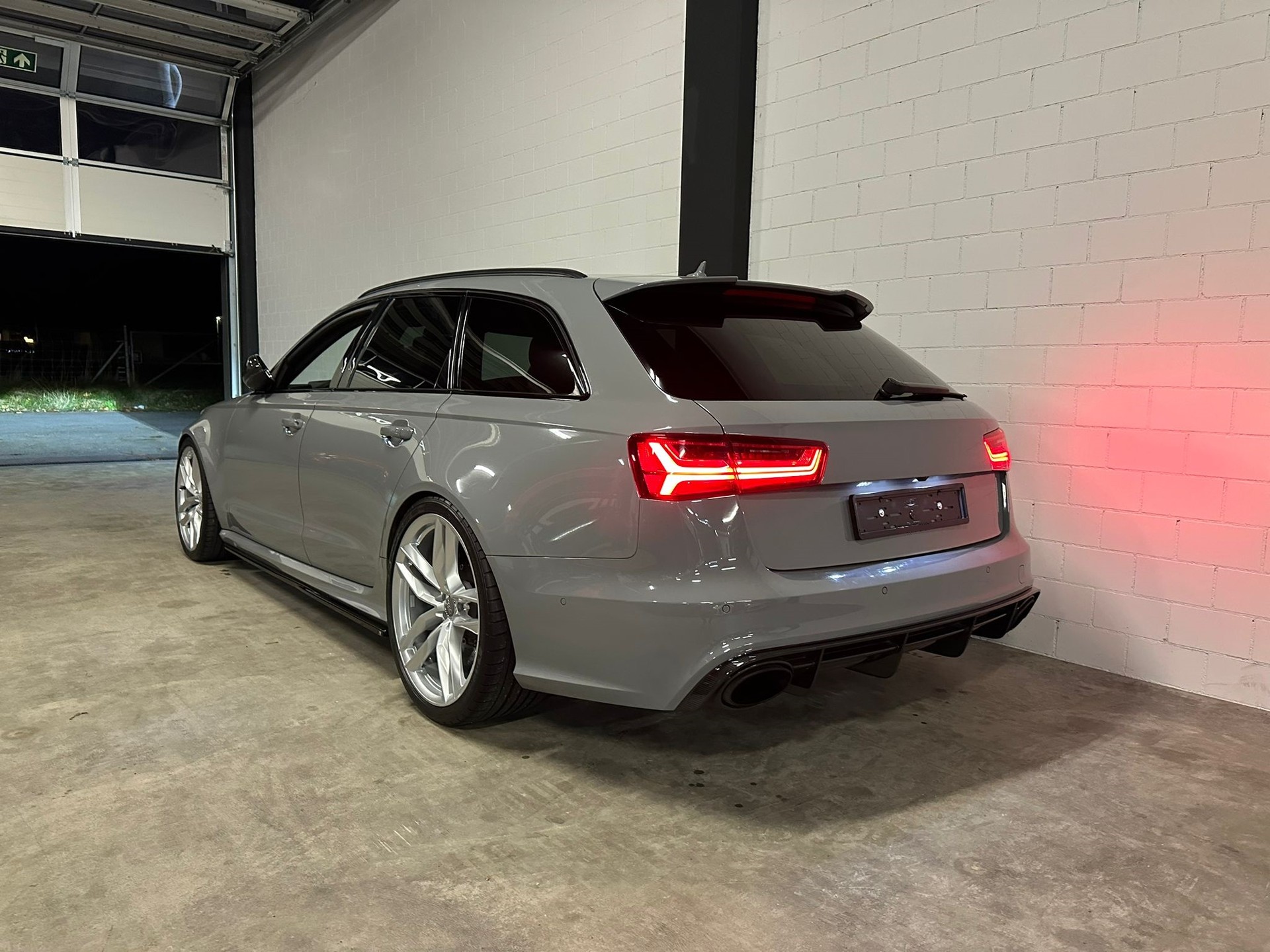 AUDI RS6 Avant 4.0 TFSI V8 performance quattro Vollausstattung-image-4
