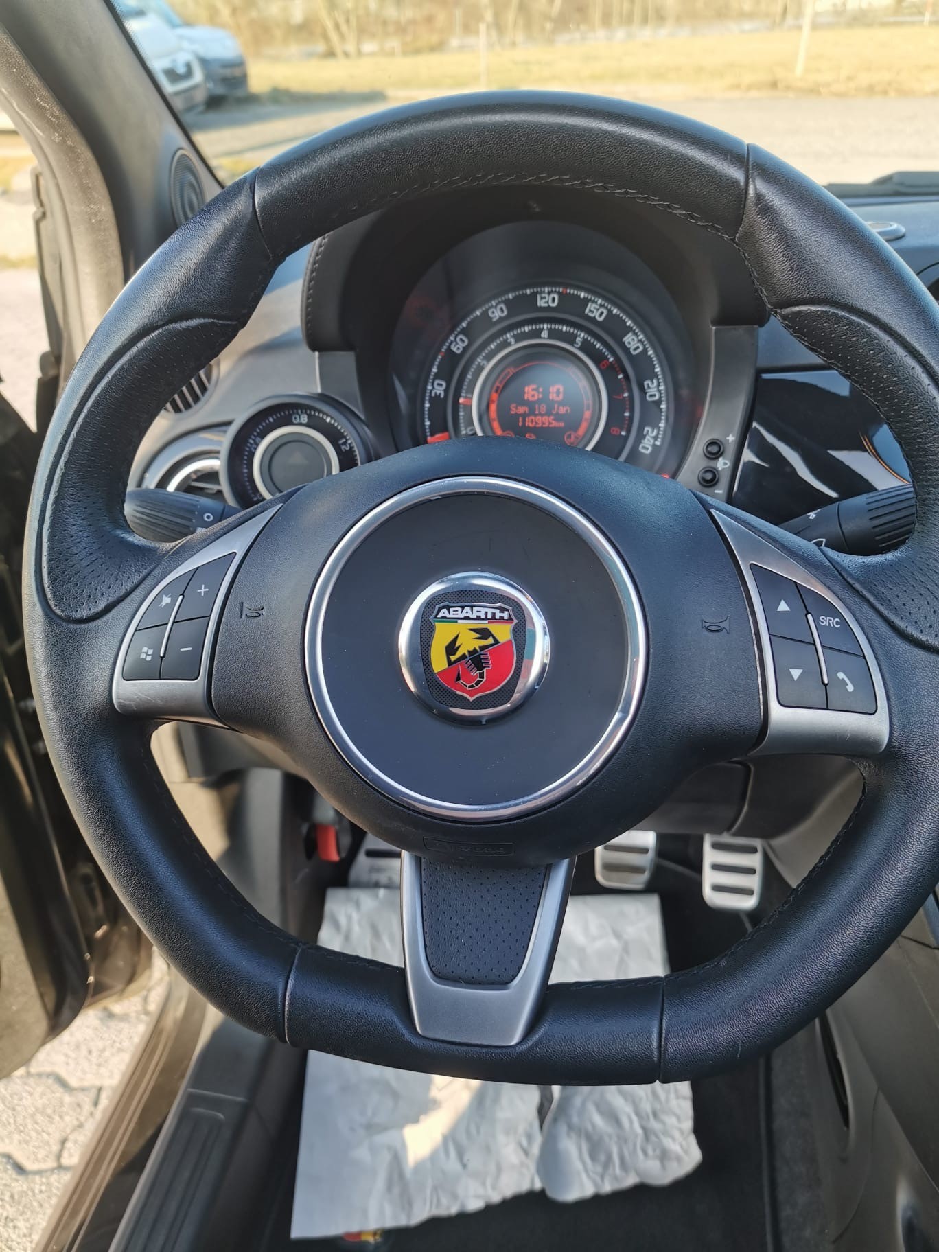 FIAT 500C 1.4 16V Turbo Abarth-image-11
