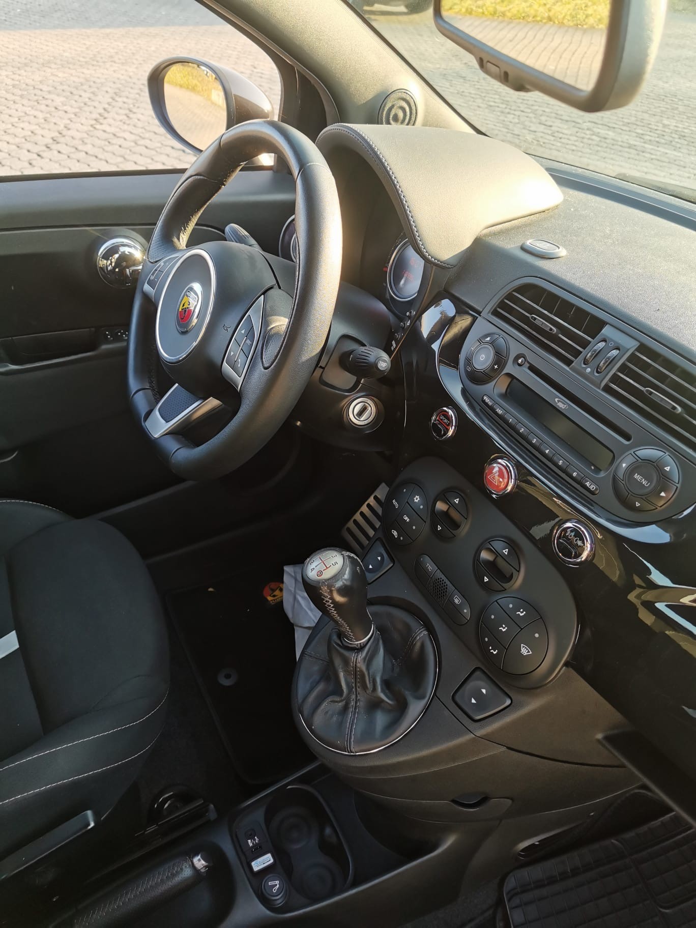 FIAT 500C 1.4 16V Turbo Abarth-image-13