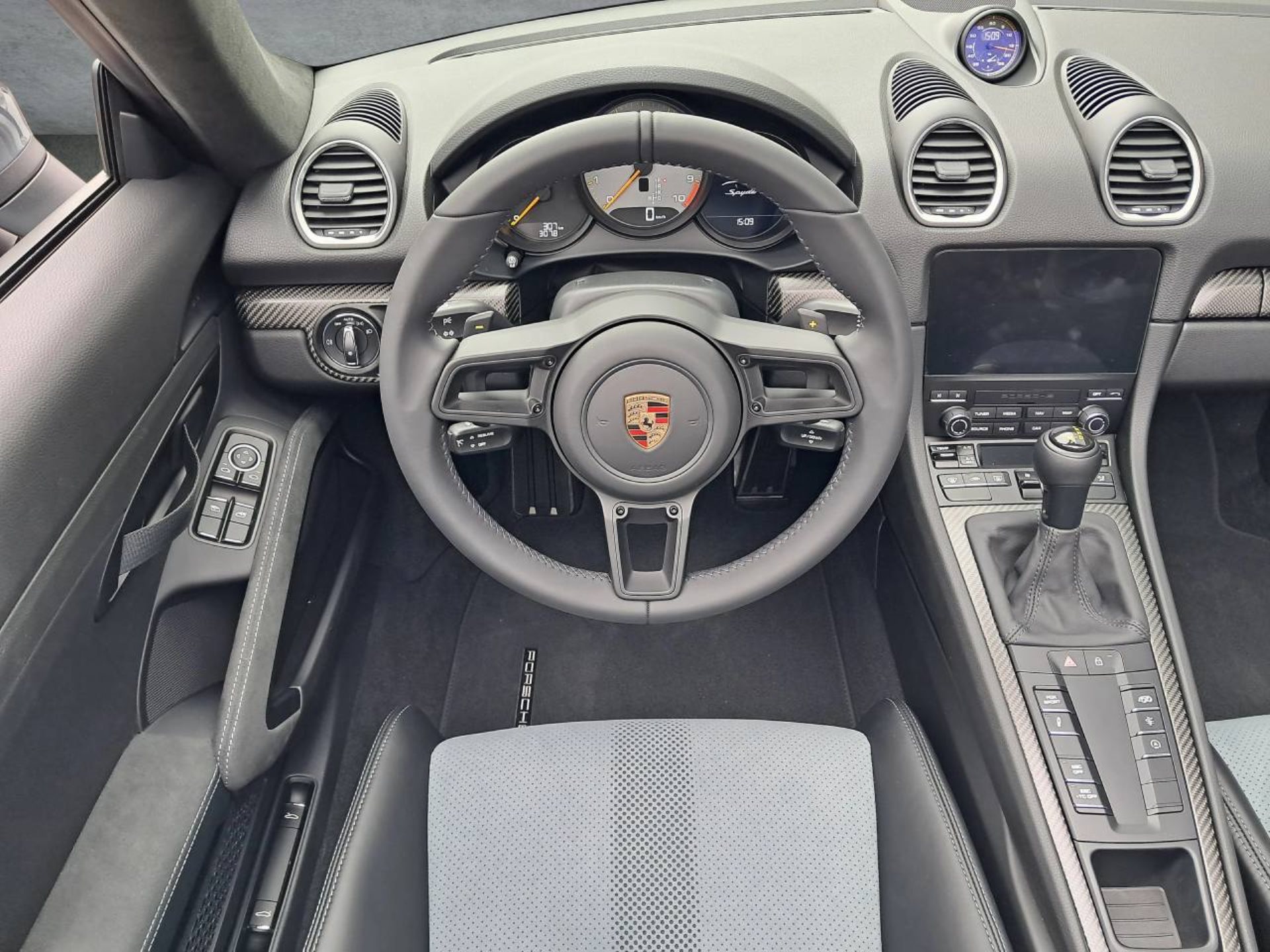 PORSCHE 718 Spyder RS-image-13