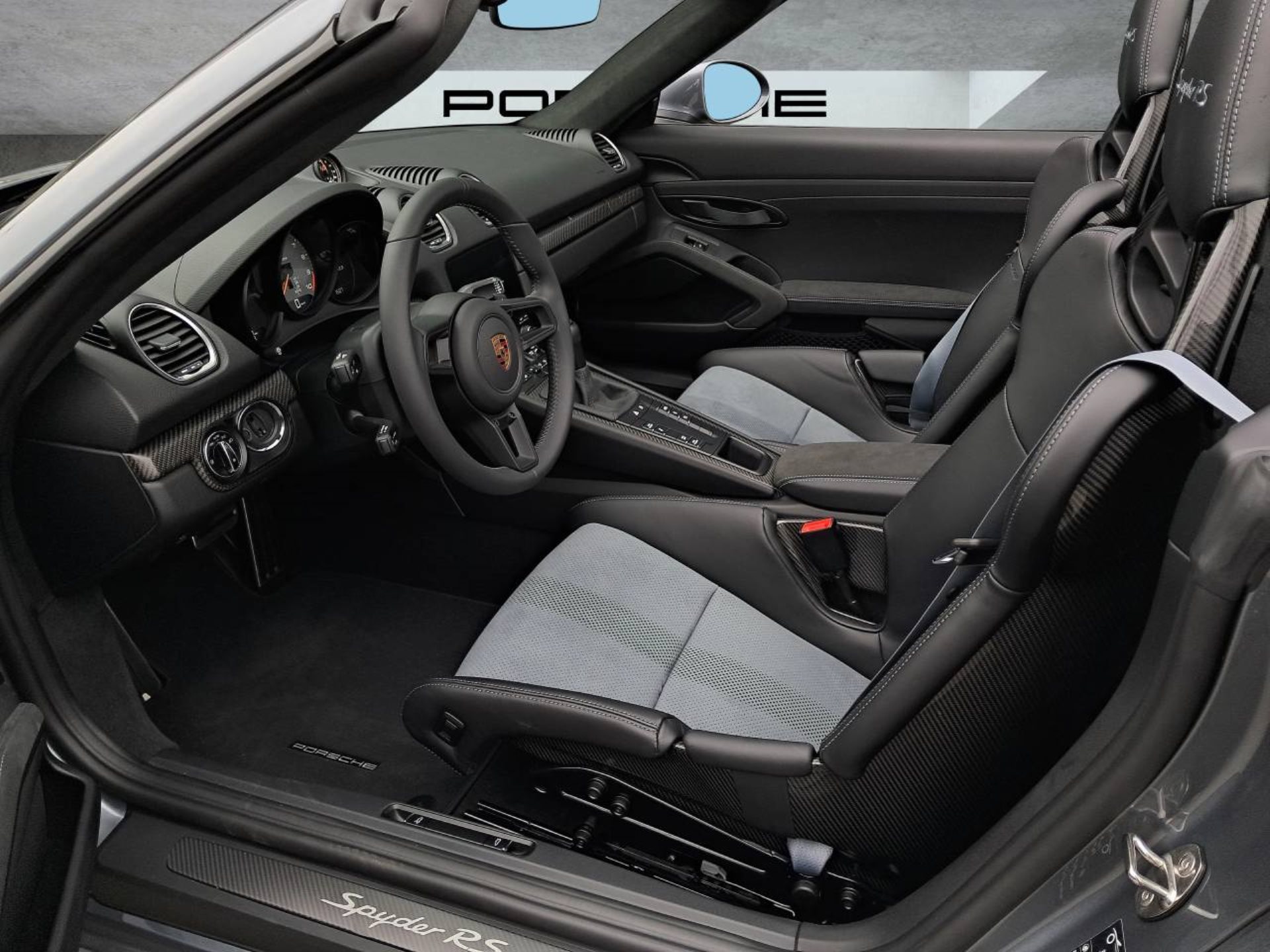 PORSCHE 718 Spyder RS-image-4