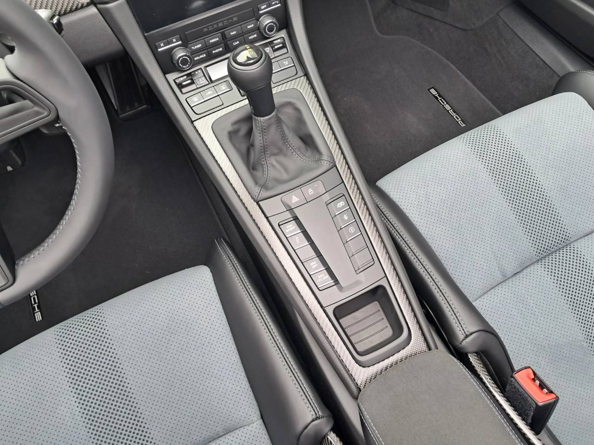 PORSCHE 718 Spyder RS-image-18