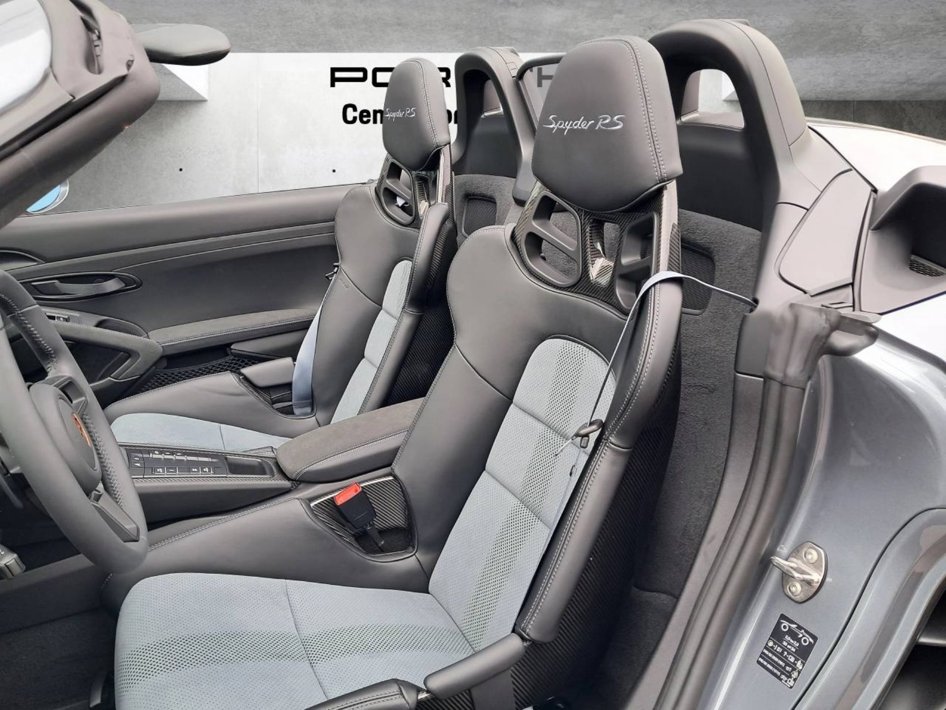 PORSCHE 718 Spyder RS-image-3