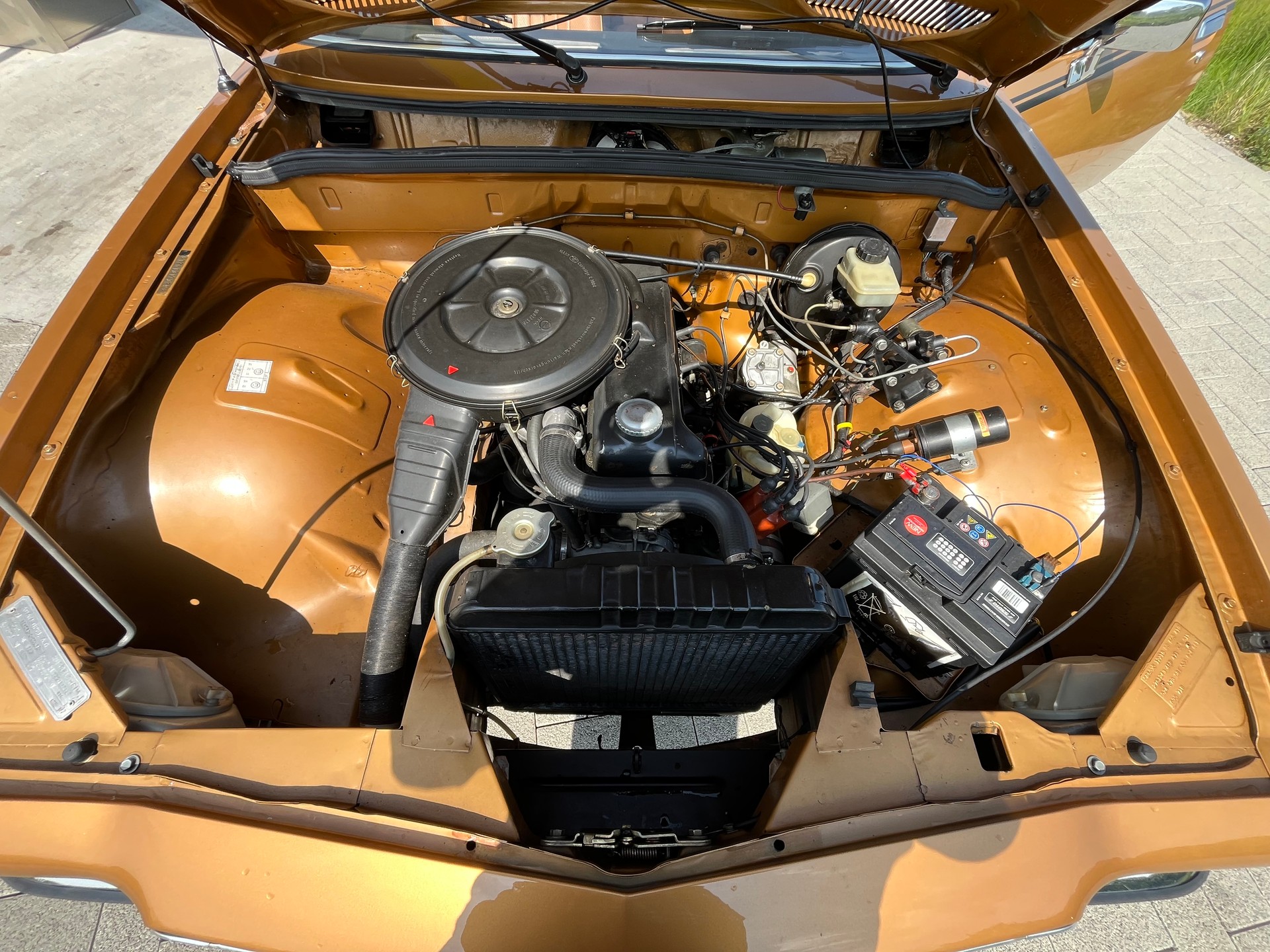 OPEL Rekord 2000 Coupe-image-4
