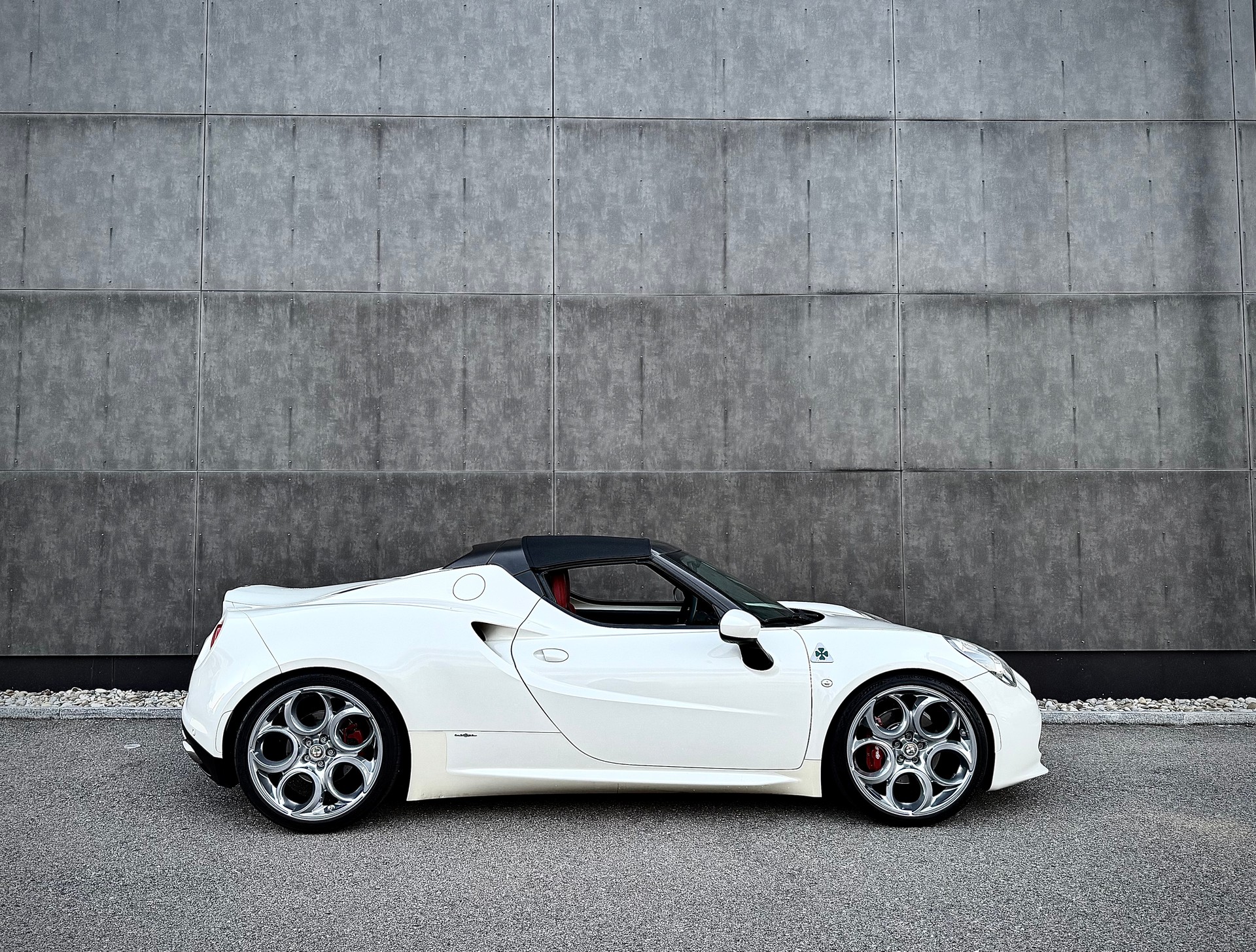 ALFA ROMEO 4C Spider 1750 TBi TCT-image-1