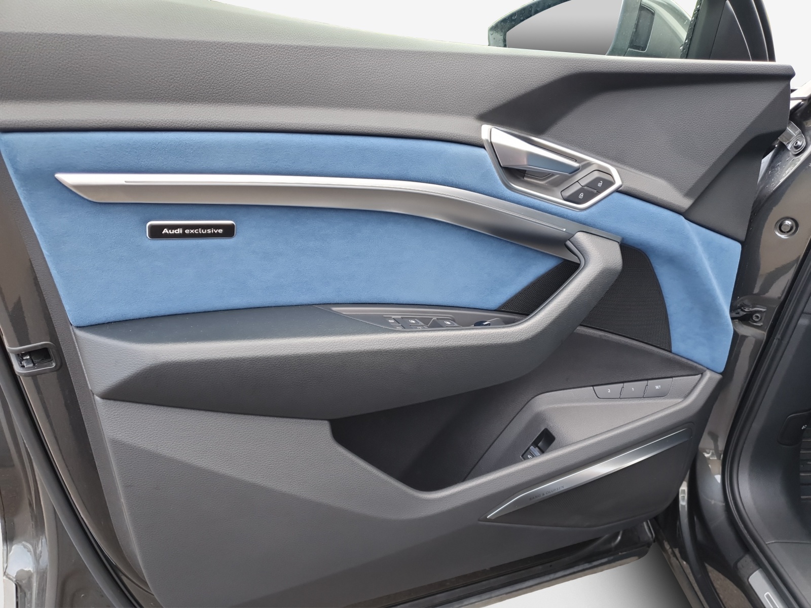 AUDI e-tron S quattro-image-15