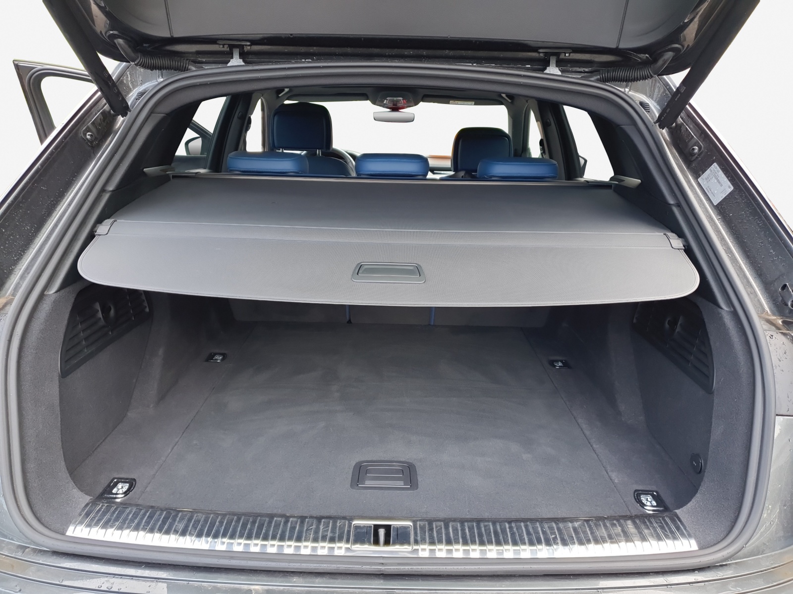 AUDI e-tron S quattro-image-13