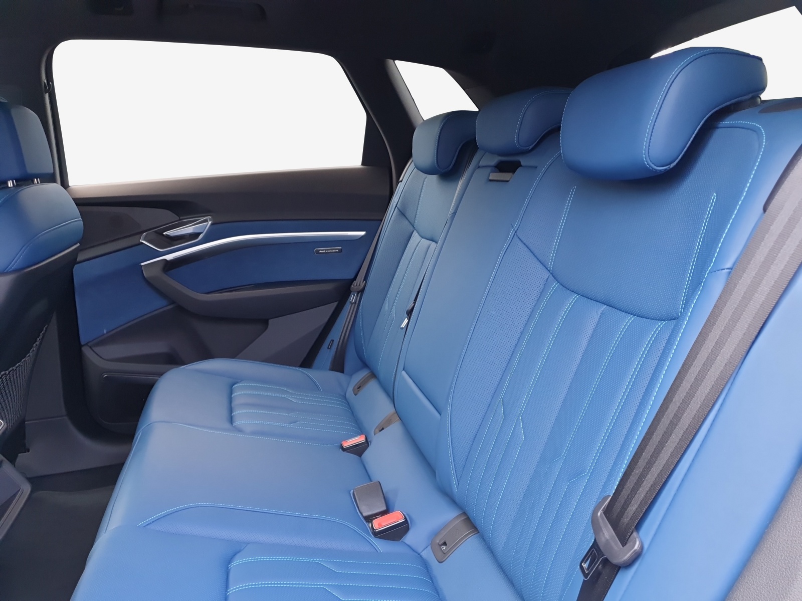 AUDI e-tron S quattro-image-12