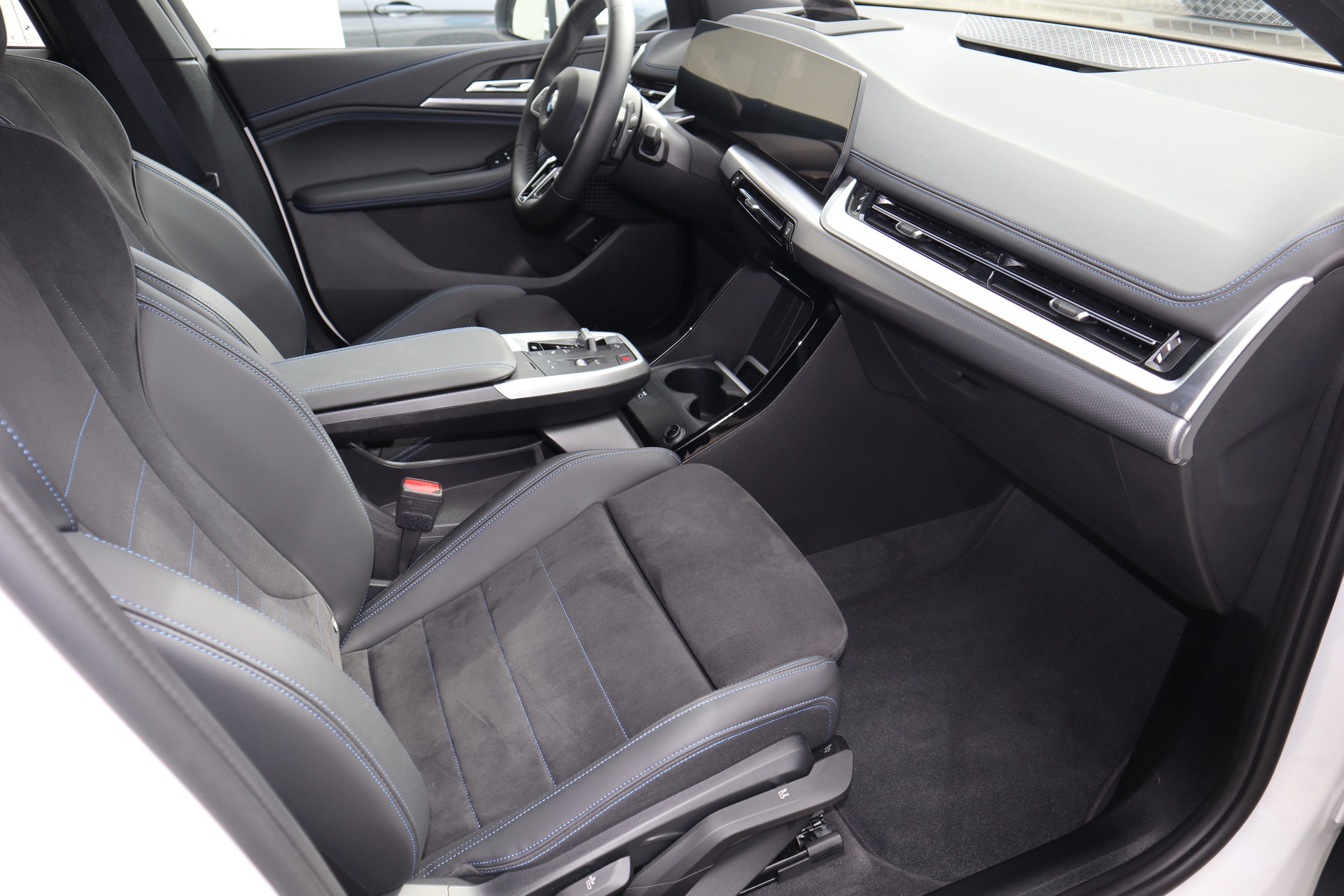 BMW 223i Activ Tourer M Sportpaket DSG Euro 6-image-2