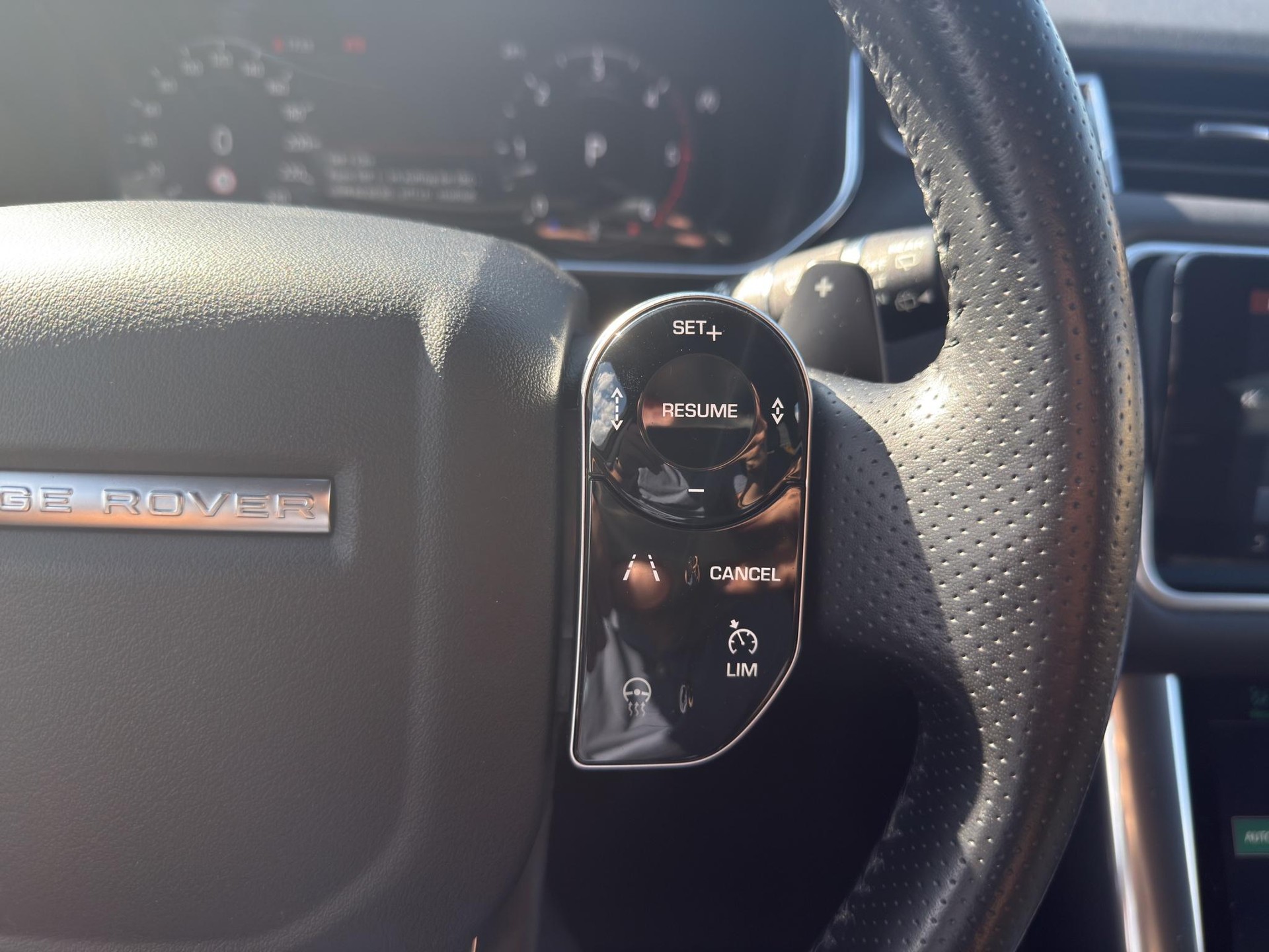 LAND ROVER Range Rover Sport 3.0 SDV6 SE-image-13
