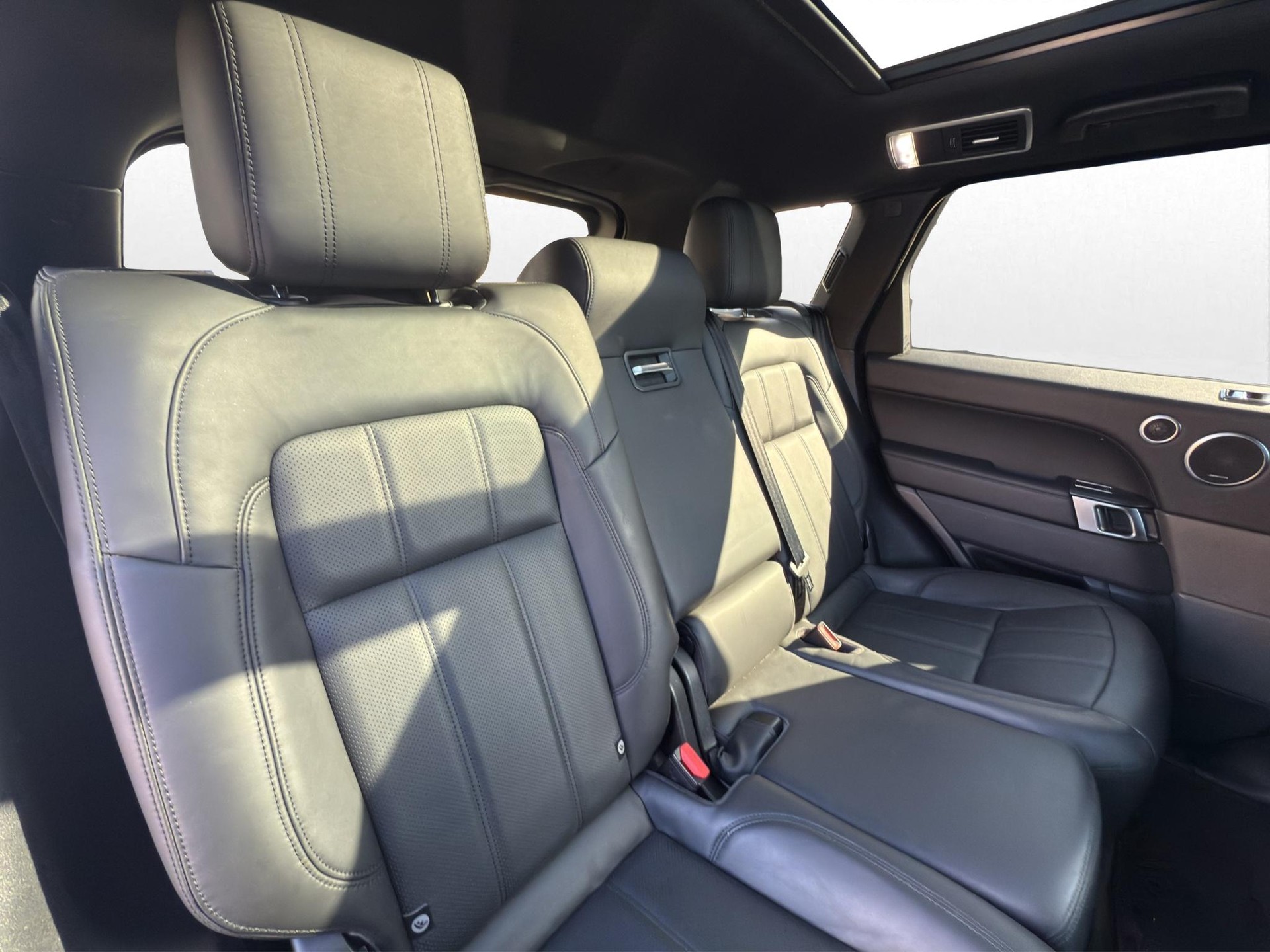 LAND ROVER Range Rover Sport 3.0 SDV6 SE-image-23