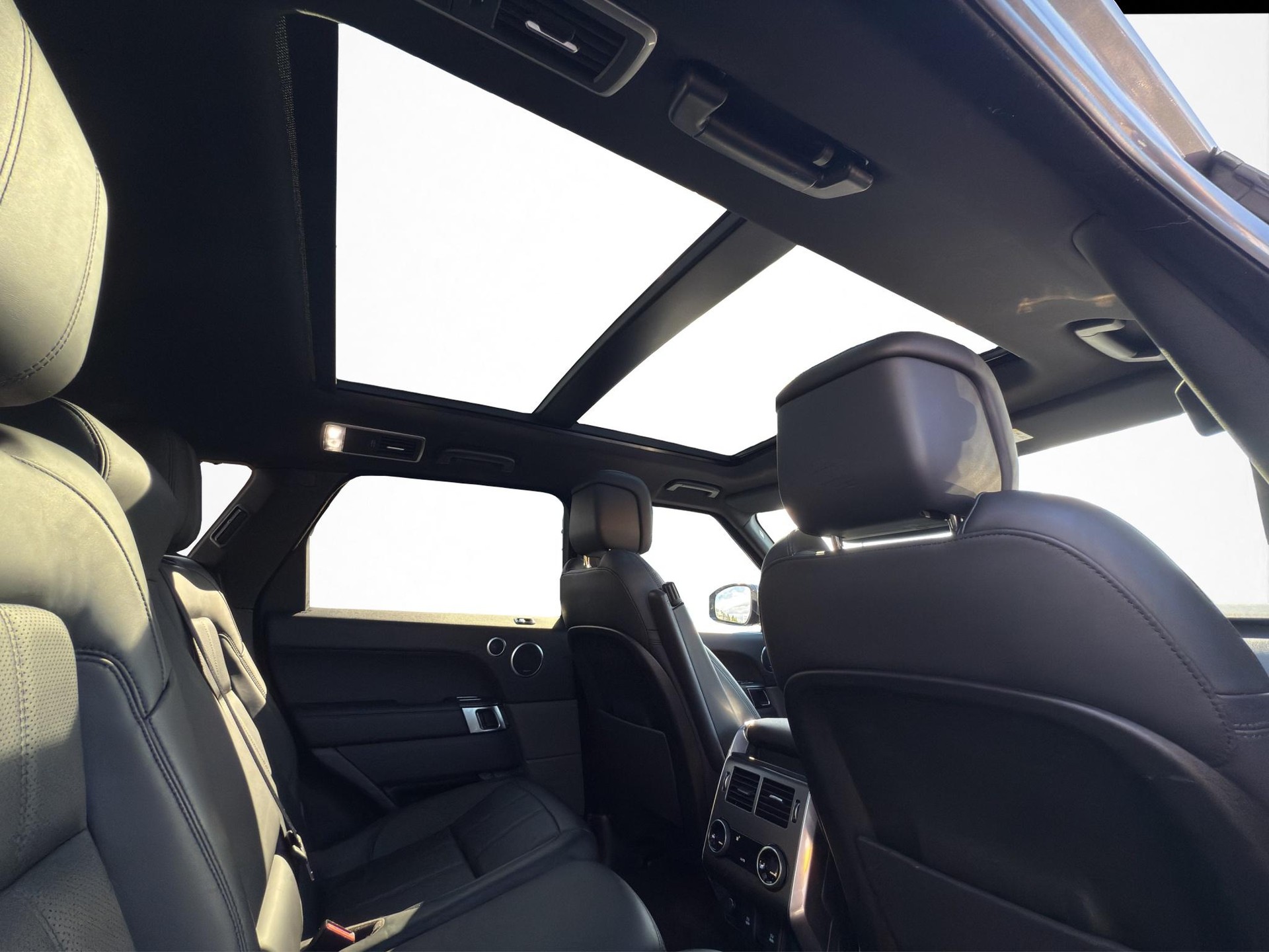 LAND ROVER Range Rover Sport 3.0 SDV6 SE-image-24
