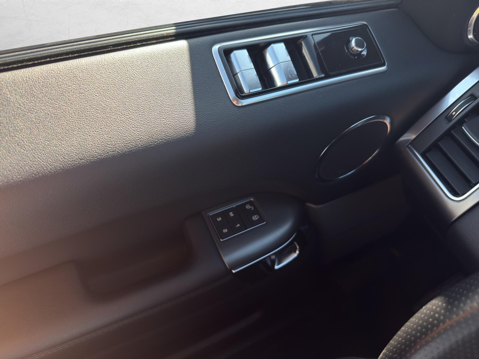 LAND ROVER Range Rover Sport 3.0 SDV6 SE-image-18