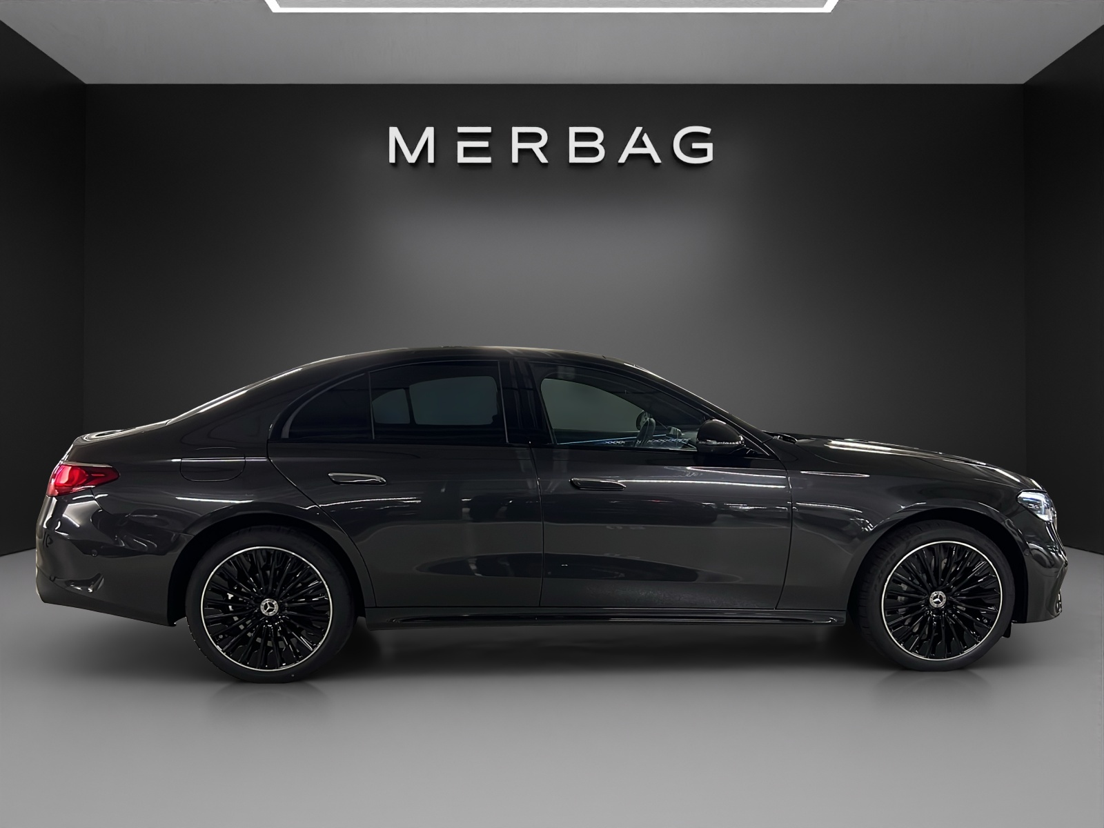 MERCEDES-BENZ E 220 d 4MATIC Limousine-image-4