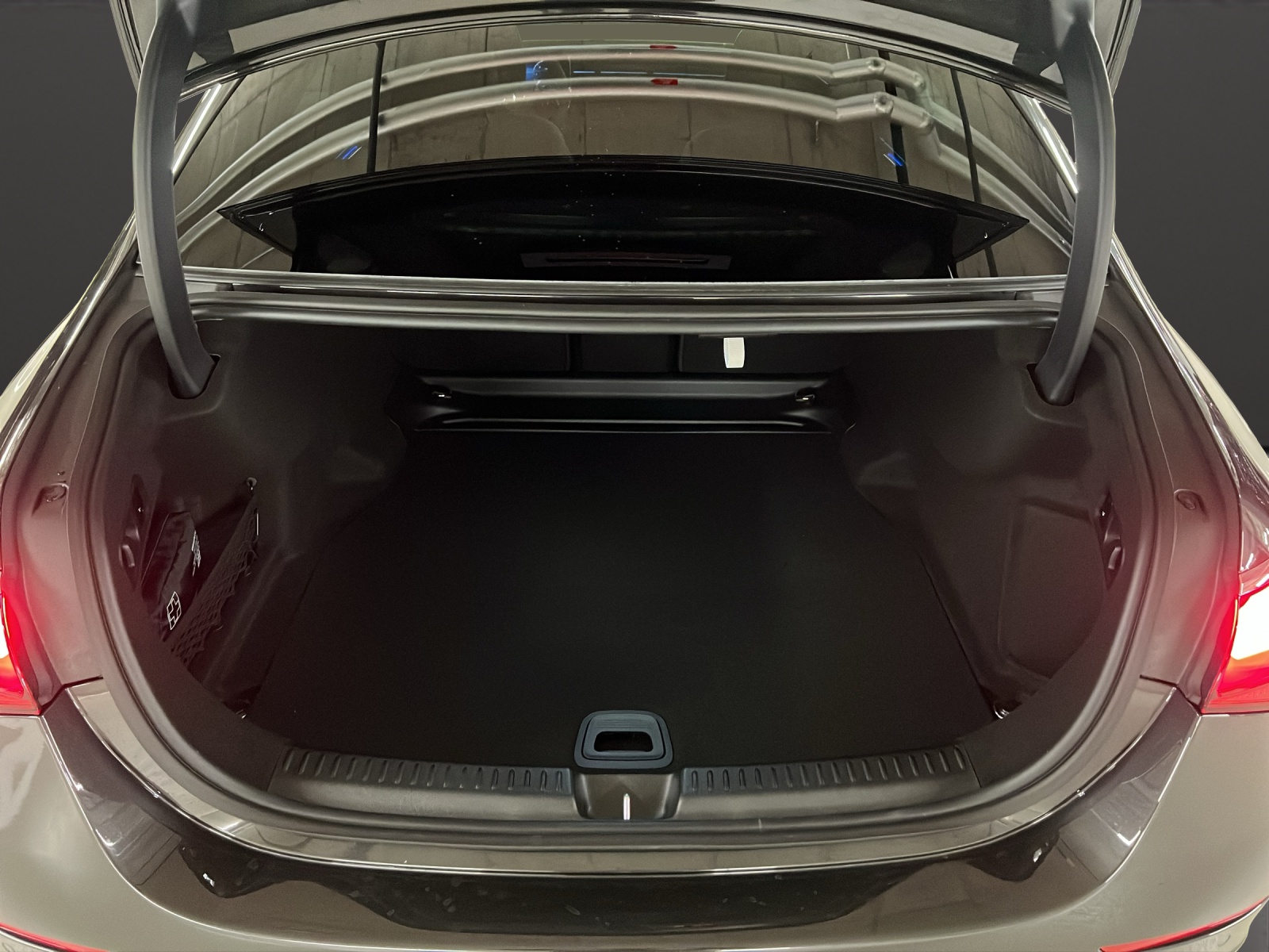MERCEDES-BENZ E 220 d 4MATIC Limousine-image-15