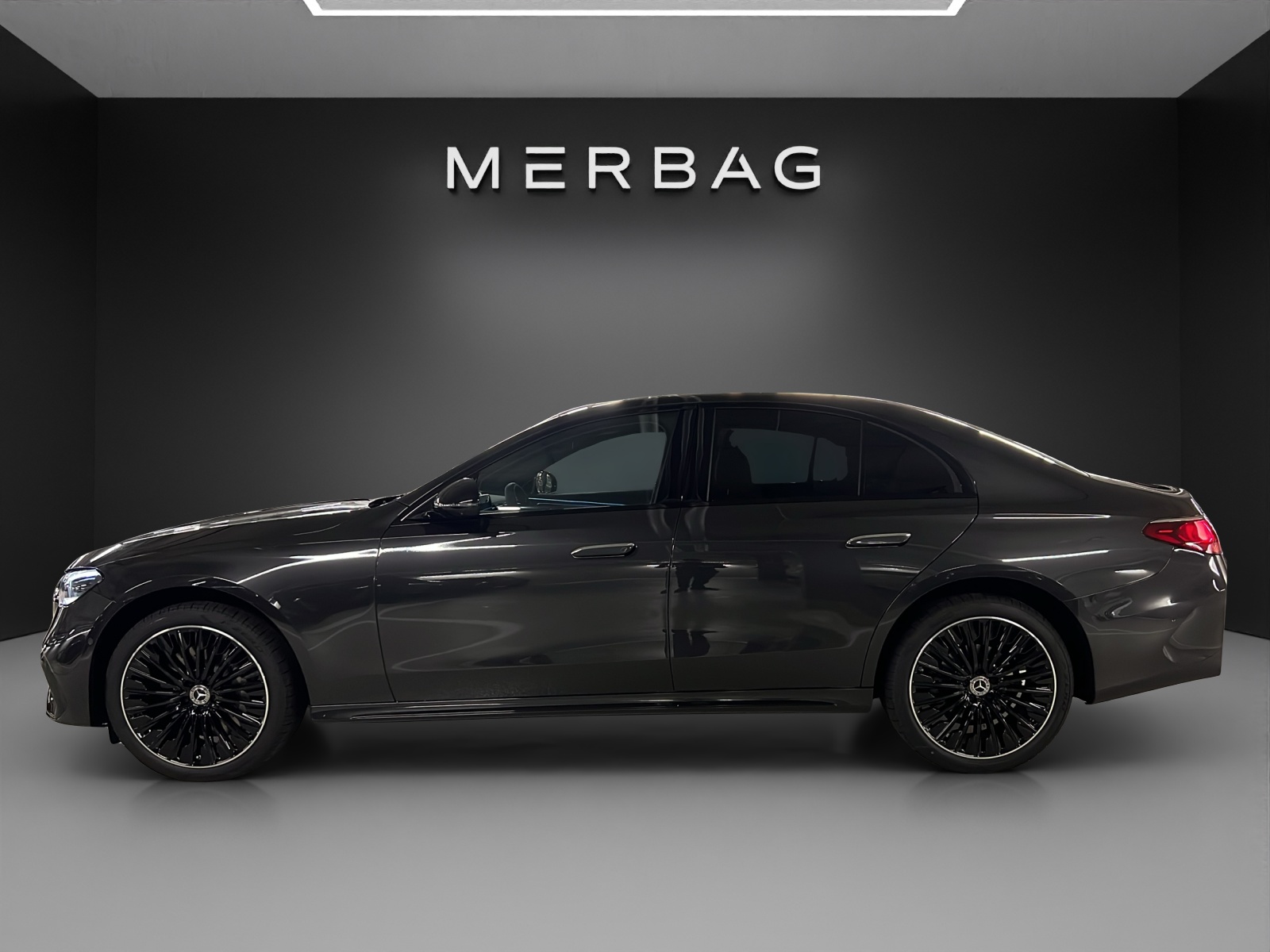 MERCEDES-BENZ E 220 d 4MATIC Limousine-image-3