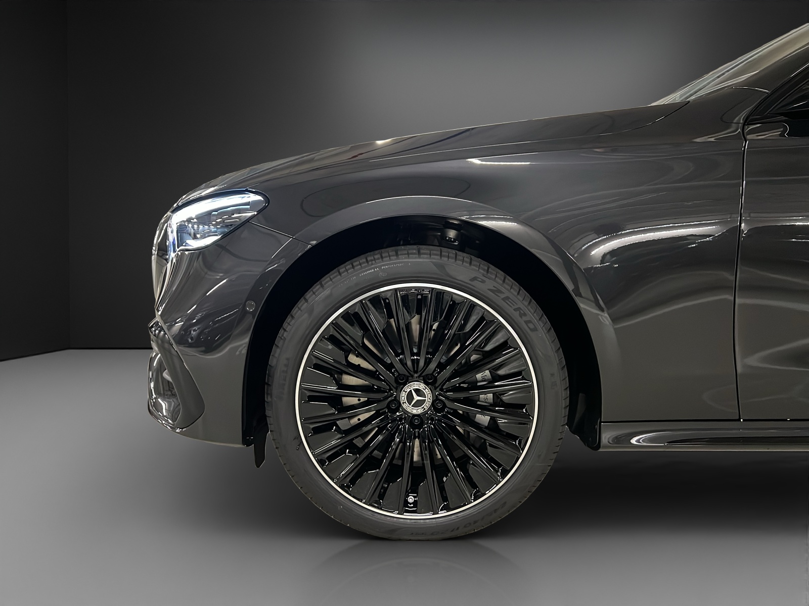 MERCEDES-BENZ E 220 d 4MATIC Limousine-image-16