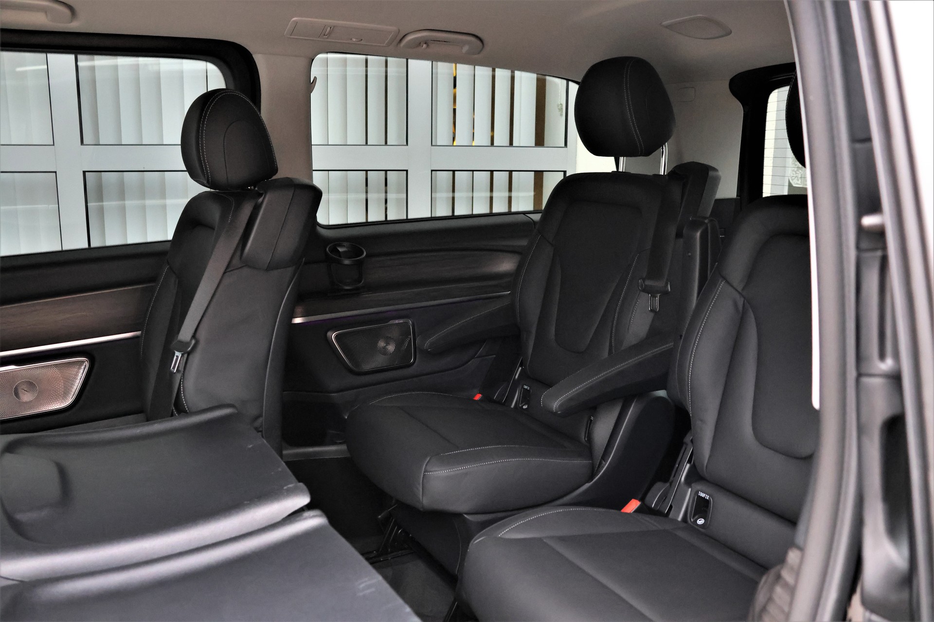 MERCEDES-BENZ V 300 d lang Avantgarde 4Matic 9G-Tronic-image-13