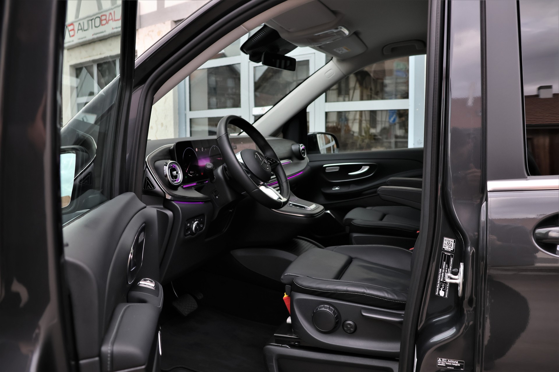 MERCEDES-BENZ V 300 d lang Avantgarde 4Matic 9G-Tronic-image-7
