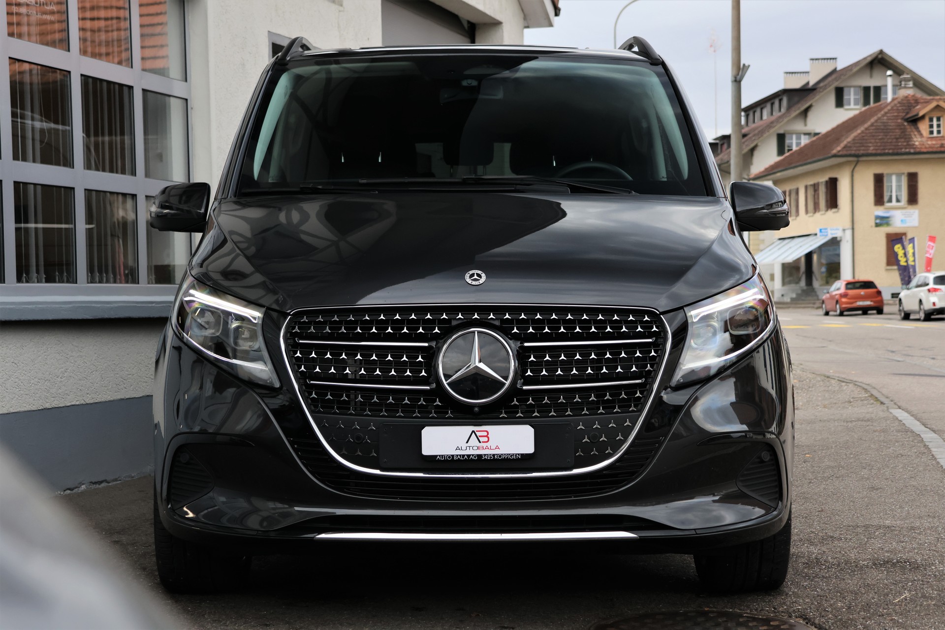MERCEDES-BENZ V 300 d lang Avantgarde 4Matic 9G-Tronic-image-1